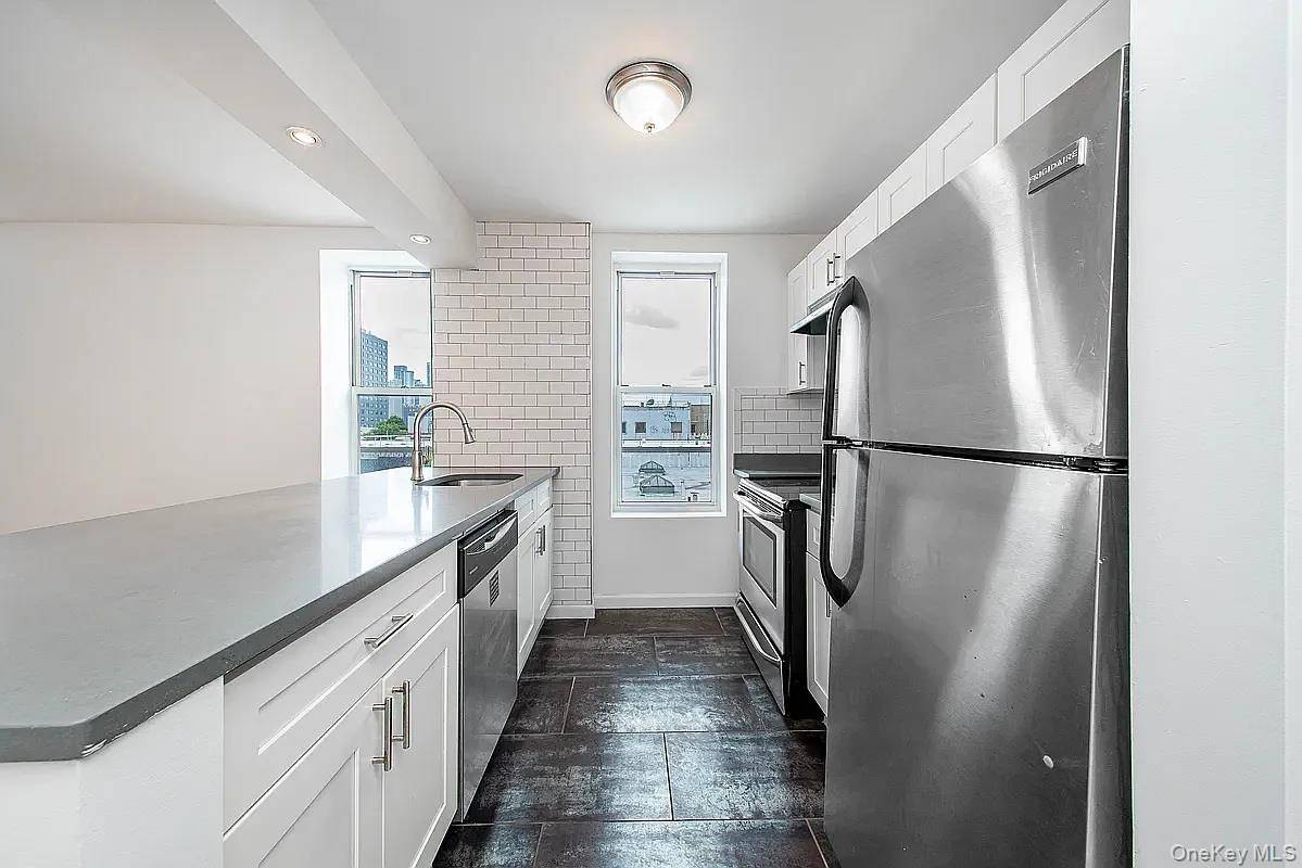 36-05 Vernon BLVD, Long Island City, NY 11106