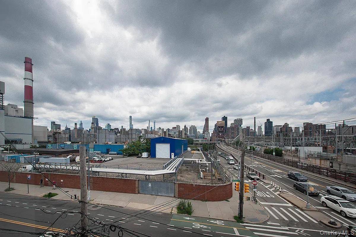 36-05 Vernon BLVD, Long Island City, NY 11106