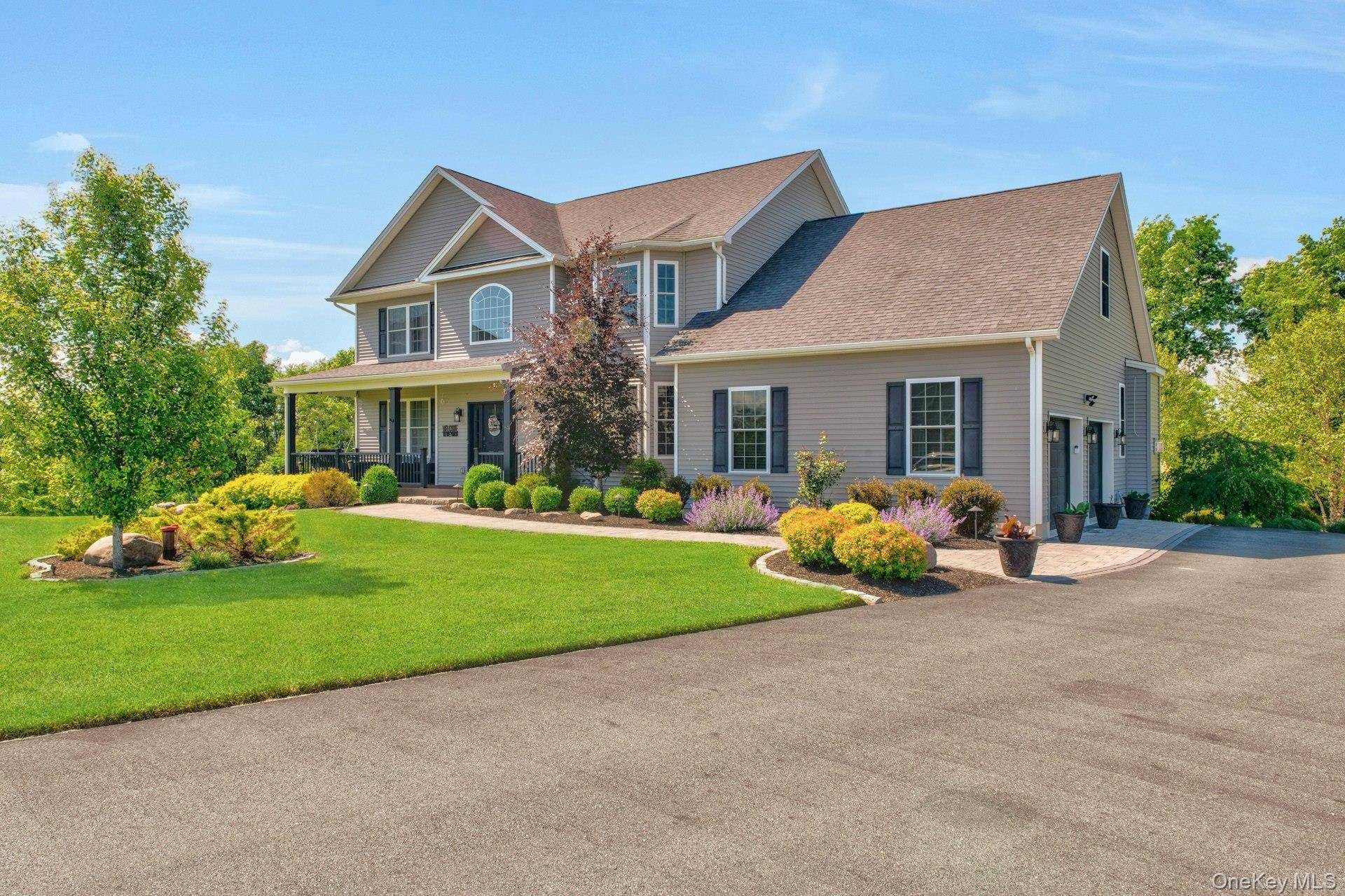27 Wild Turkey LN, Rock Tavern, NY 12575