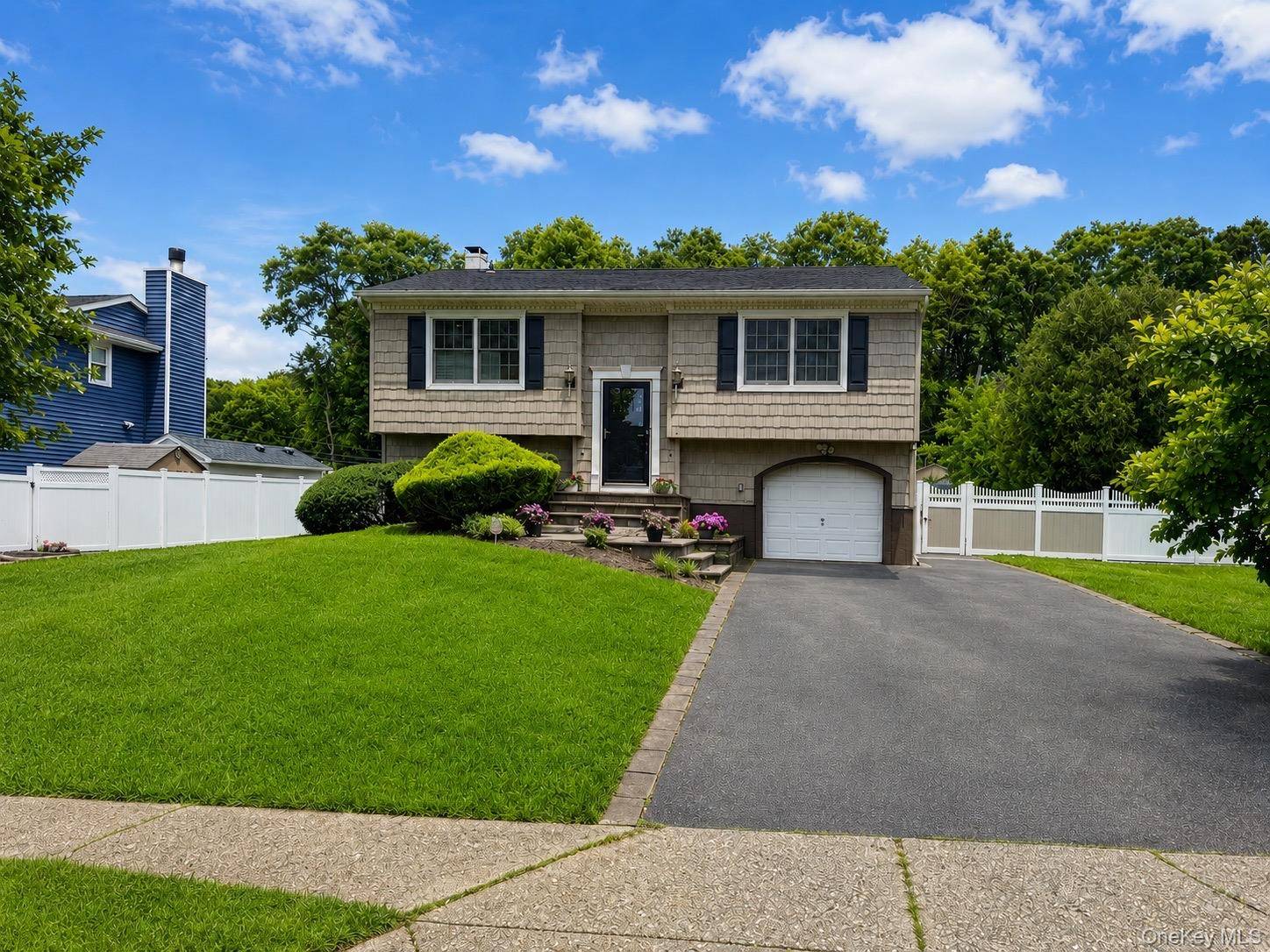 110 Blue Point RD, Holtsville, NY 11742