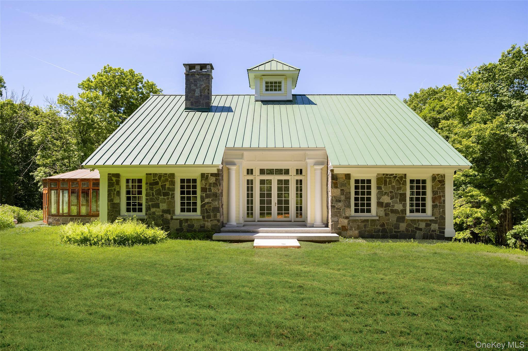 46 Hoxie RD, Millbrook, NY 12545