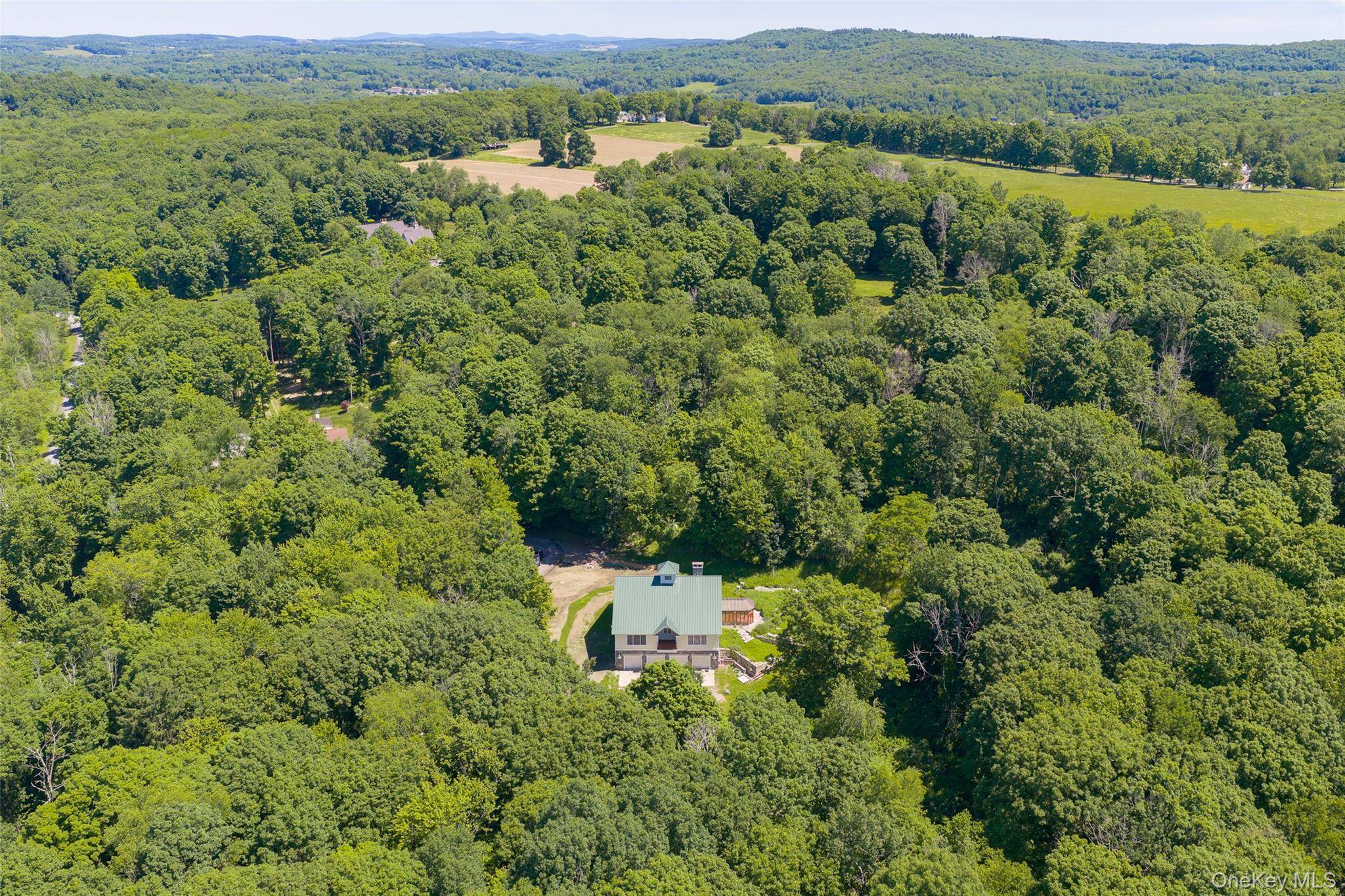 46 Hoxie RD, Millbrook, NY 12545