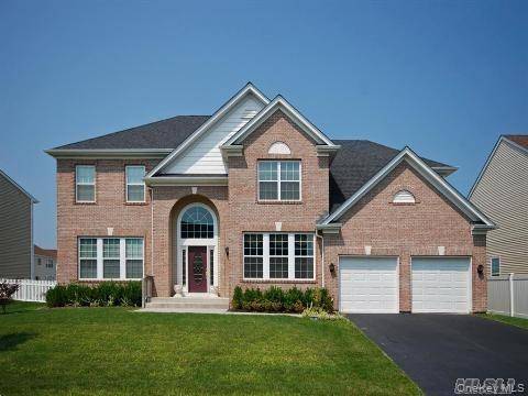 26 Woodstork DR, Mount Sinai, NY 11766