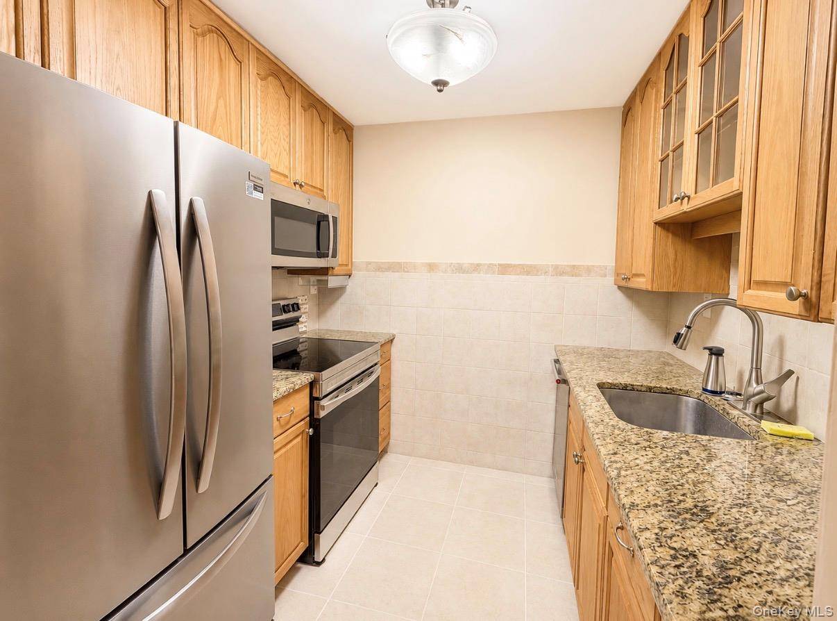 49 Richmond BLVD #1B, Ronkonkoma, NY 11779