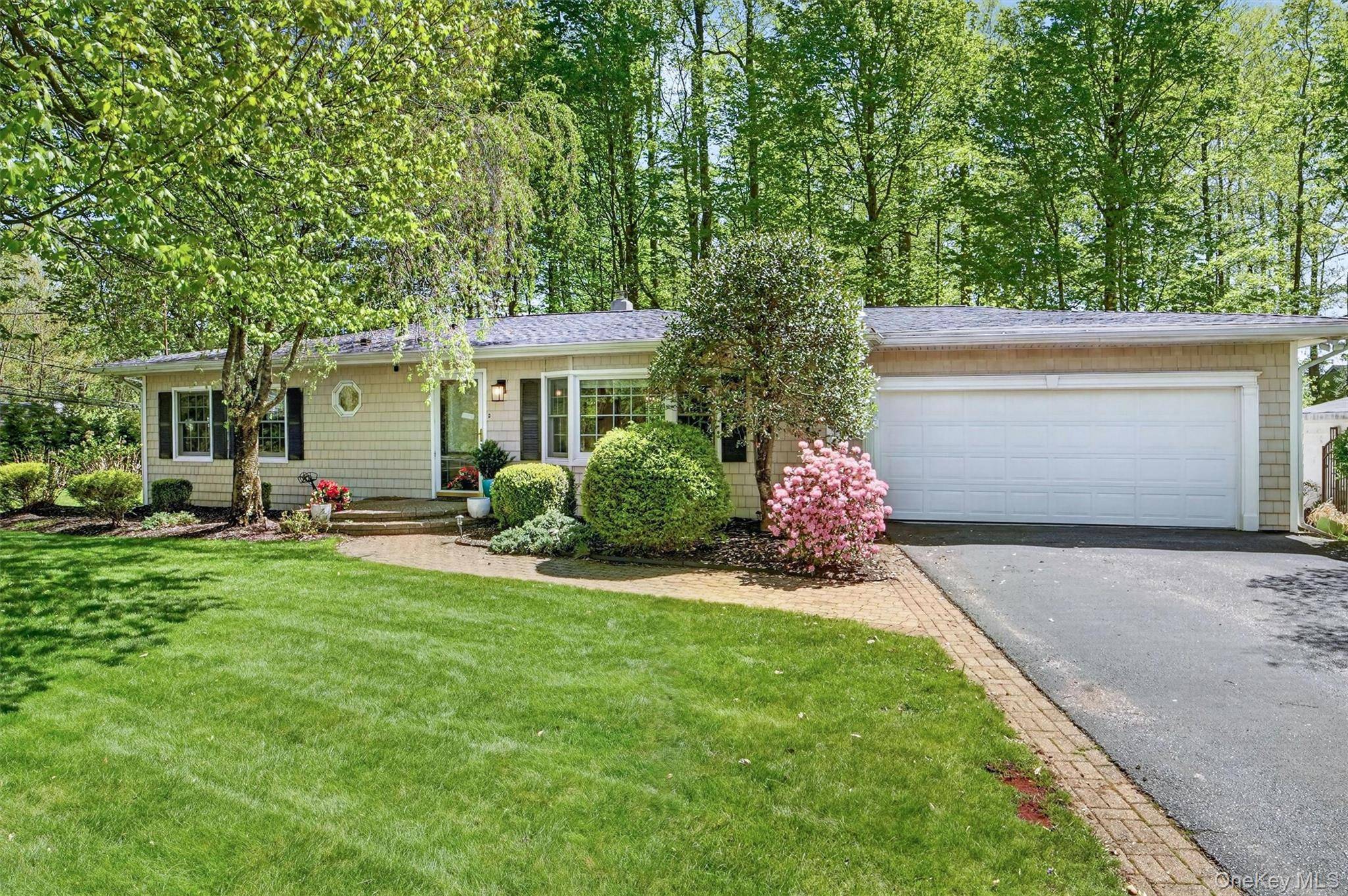 2864 Hedwig DR, Yorktown Heights, NY 10598
