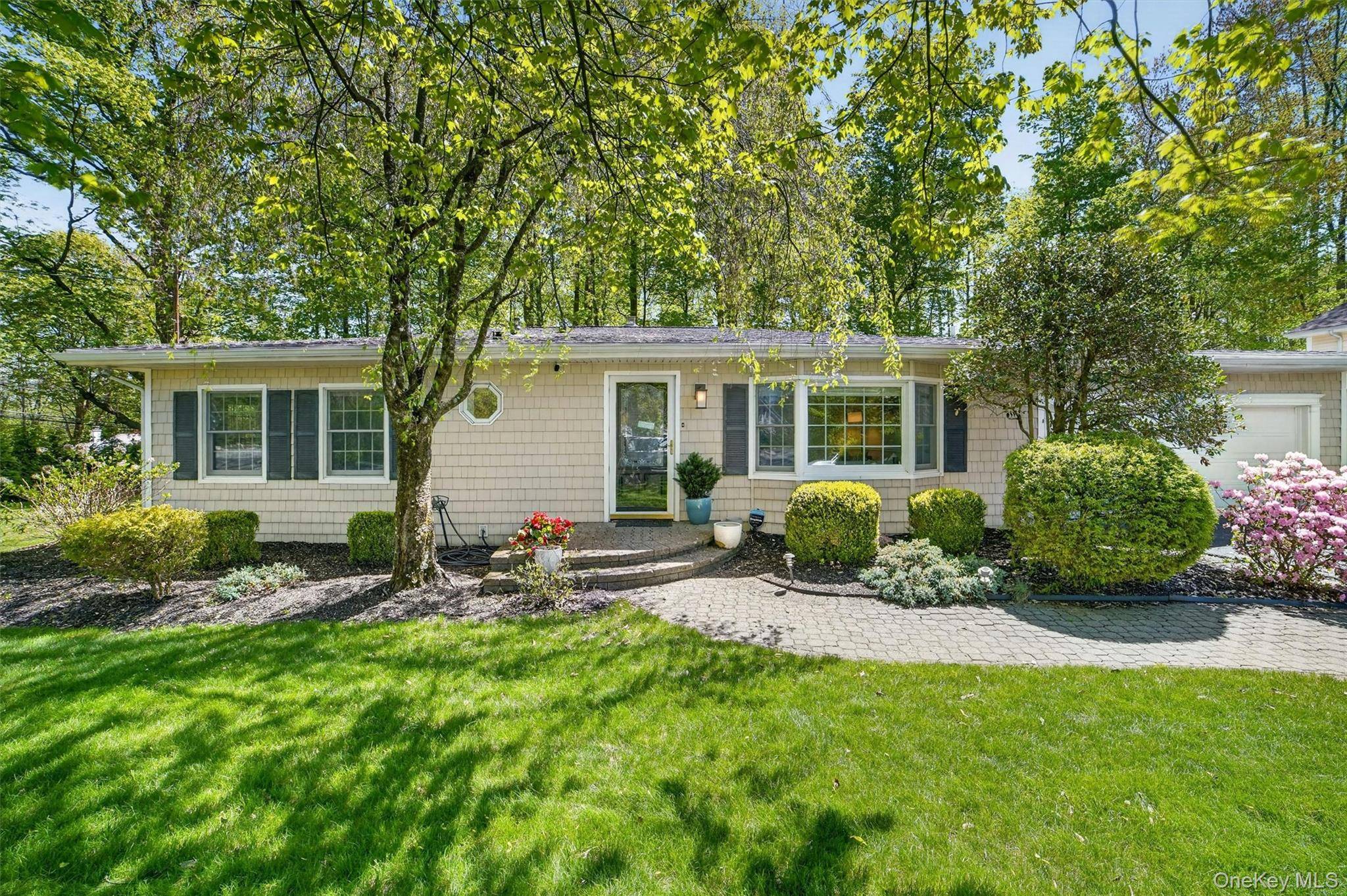 2864 Hedwig DR, Yorktown Heights, NY 10598