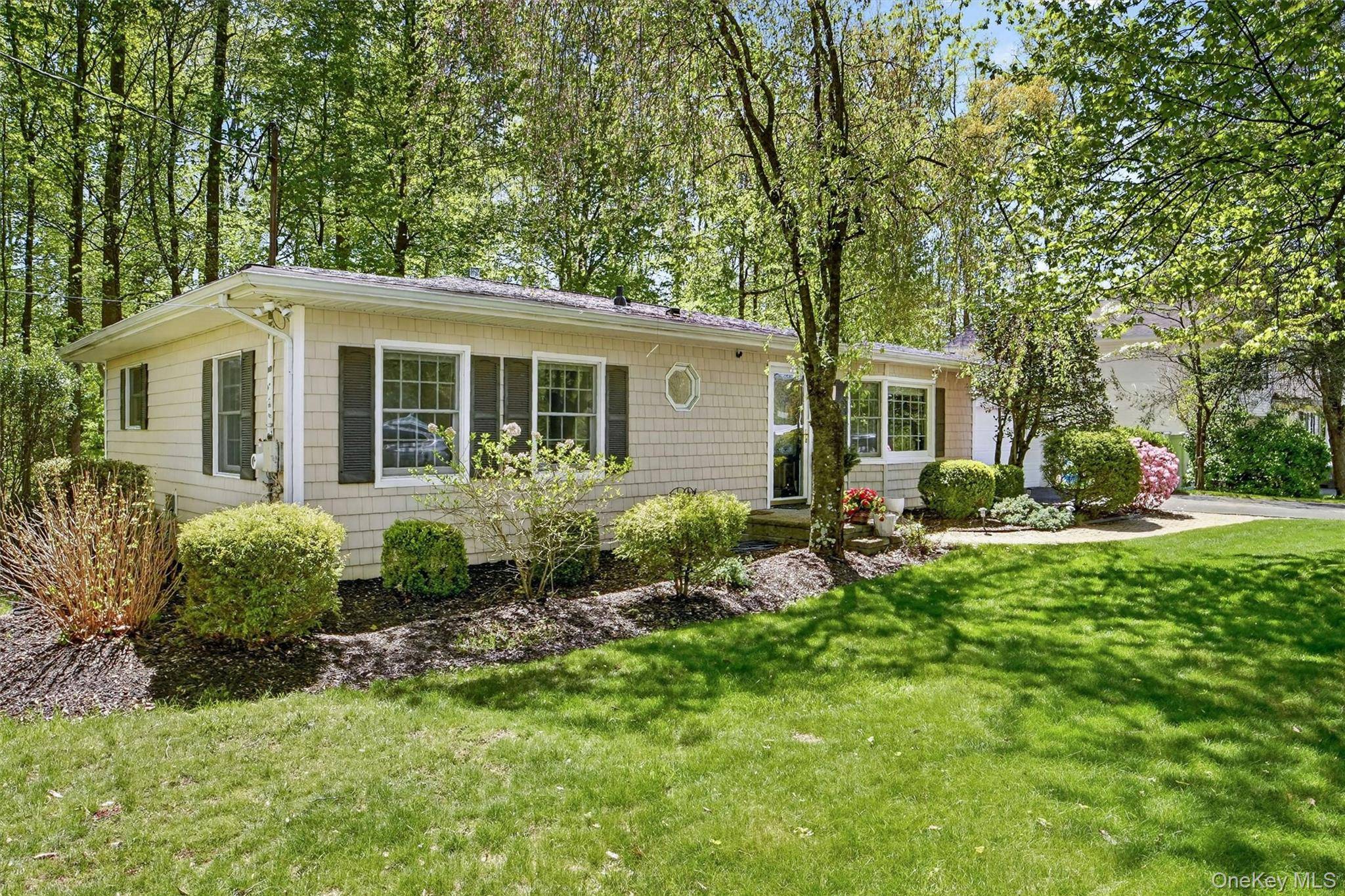 2864 Hedwig DR, Yorktown Heights, NY 10598