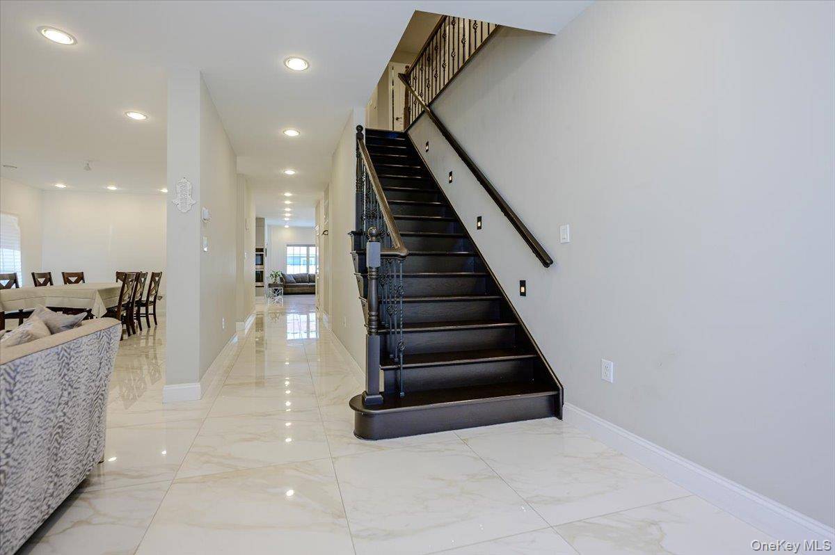 345 Washington AVE, Cedarhurst, NY 11516