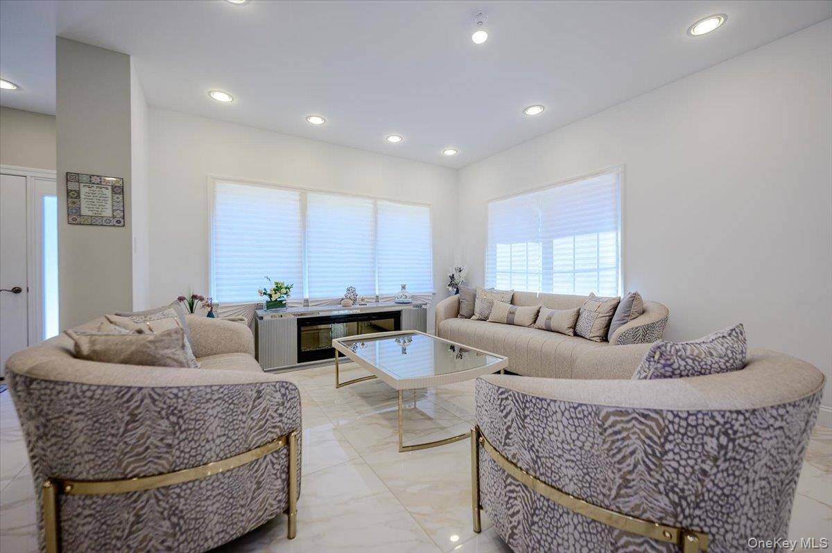 345 Washington AVE, Cedarhurst, NY 11516