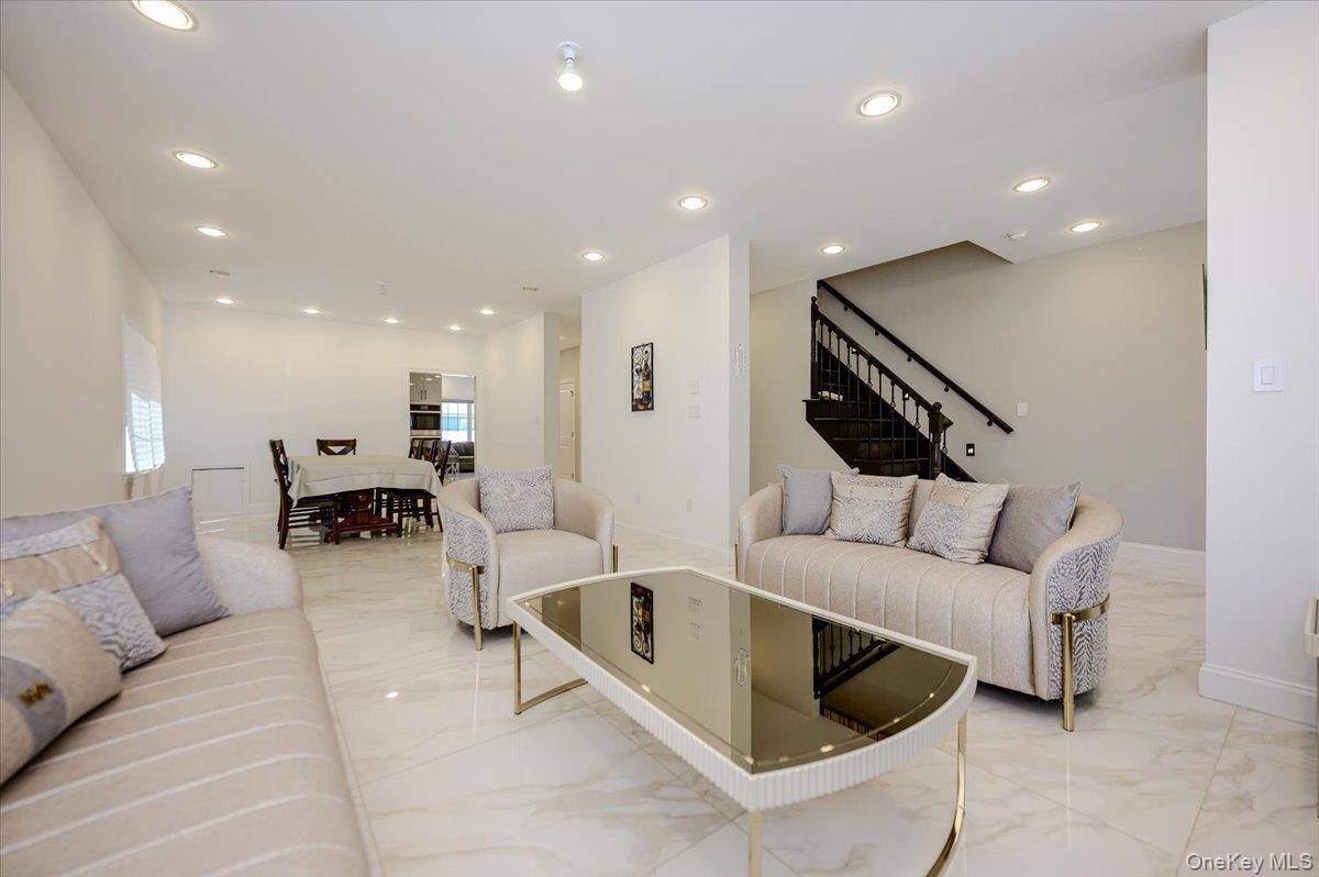 345 Washington AVE, Cedarhurst, NY 11516