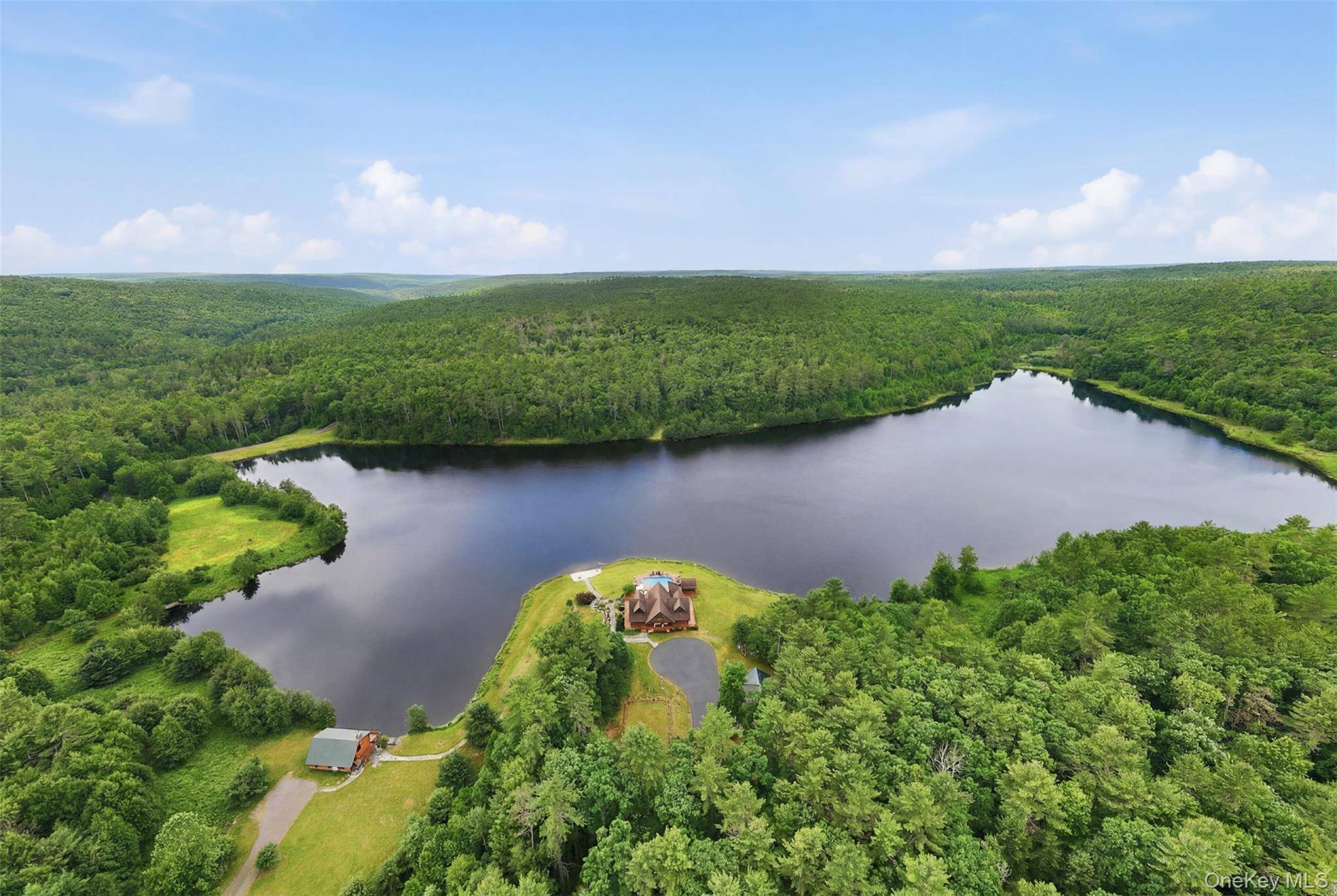 91 Crawford RD, Barryville, NY 12719