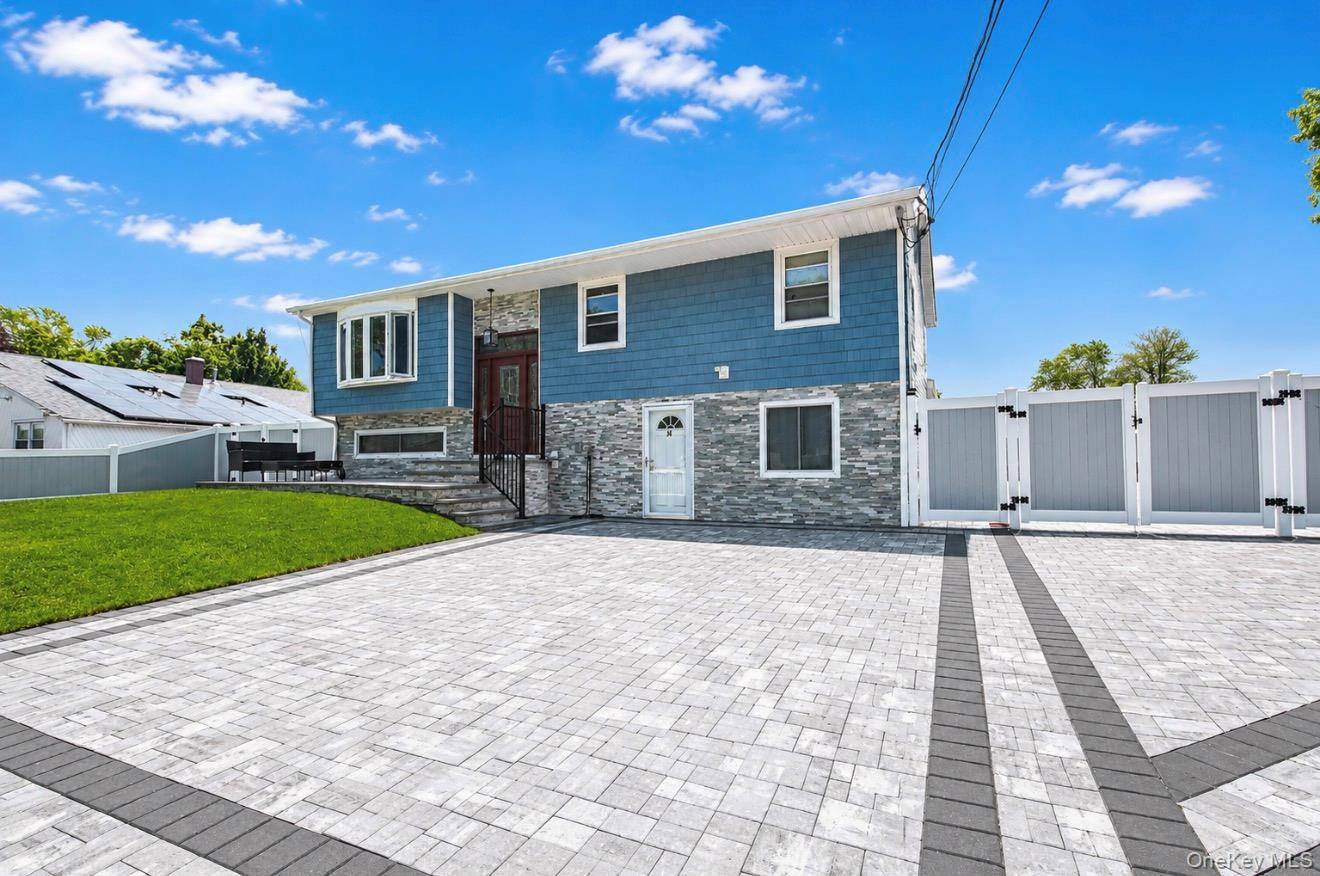34 Fairdale DR, Brentwood, NY 11717