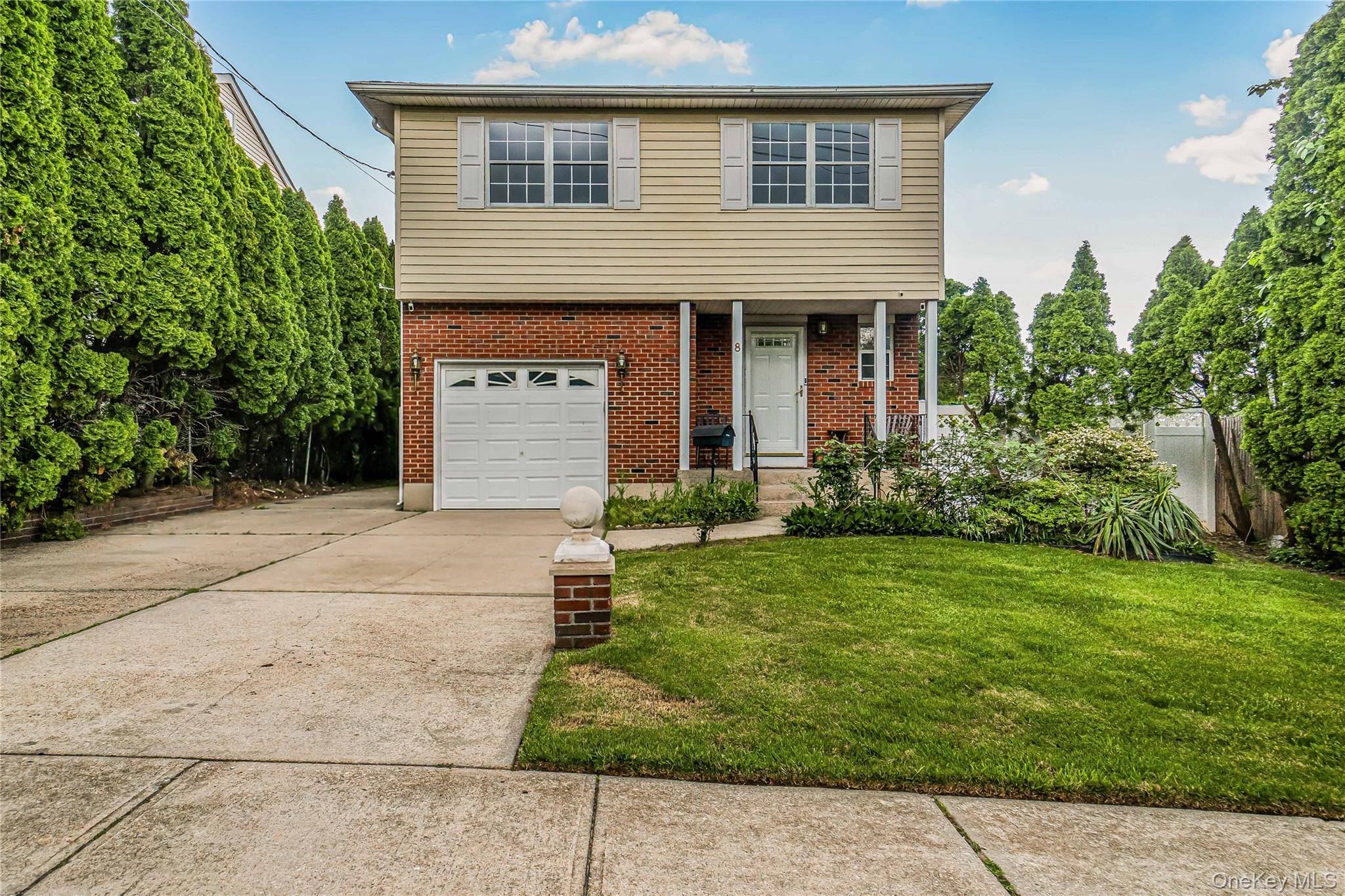 8 8th ST, New Hyde Park, NY 11040