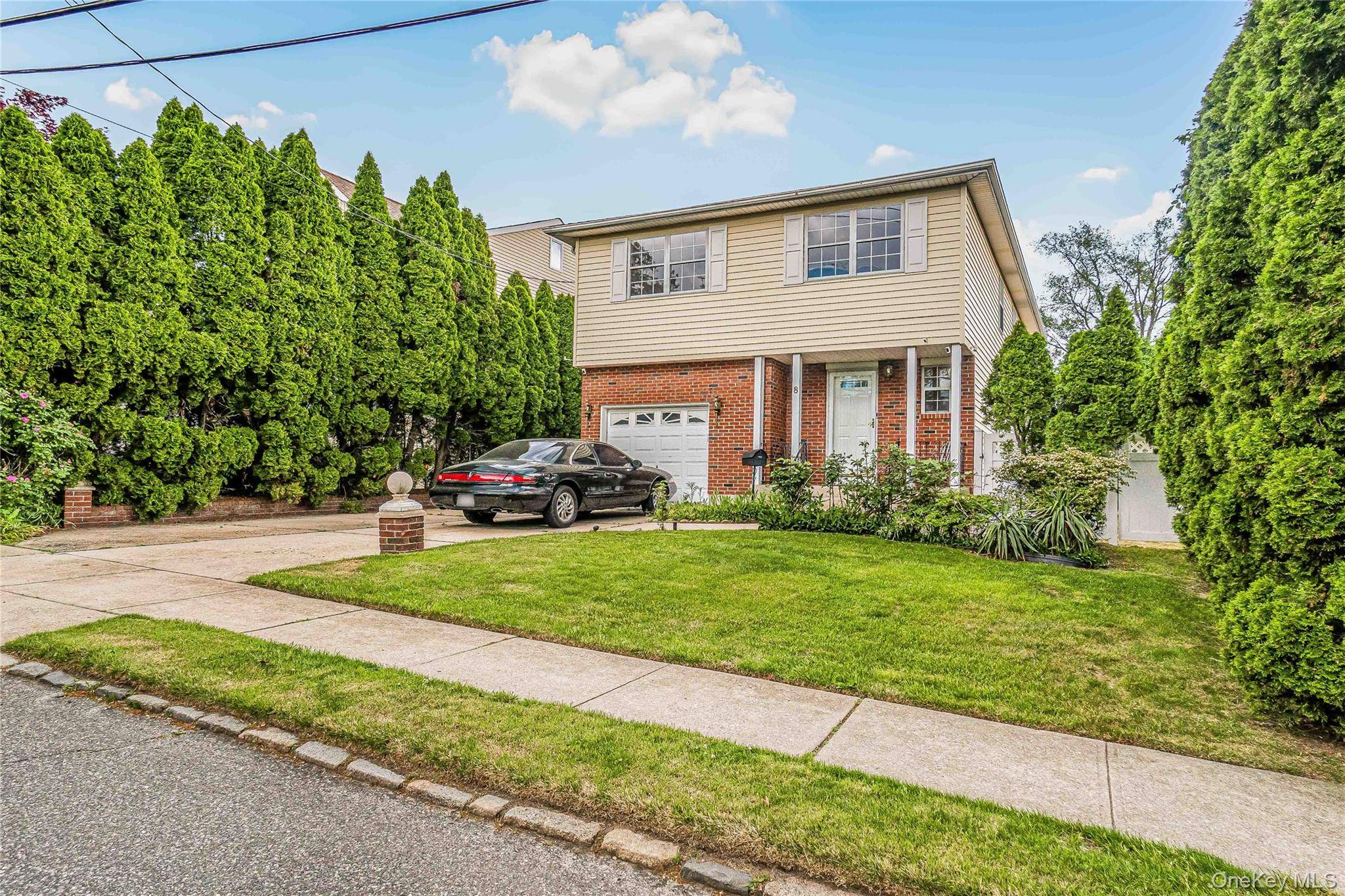8 8th ST, New Hyde Park, NY 11040