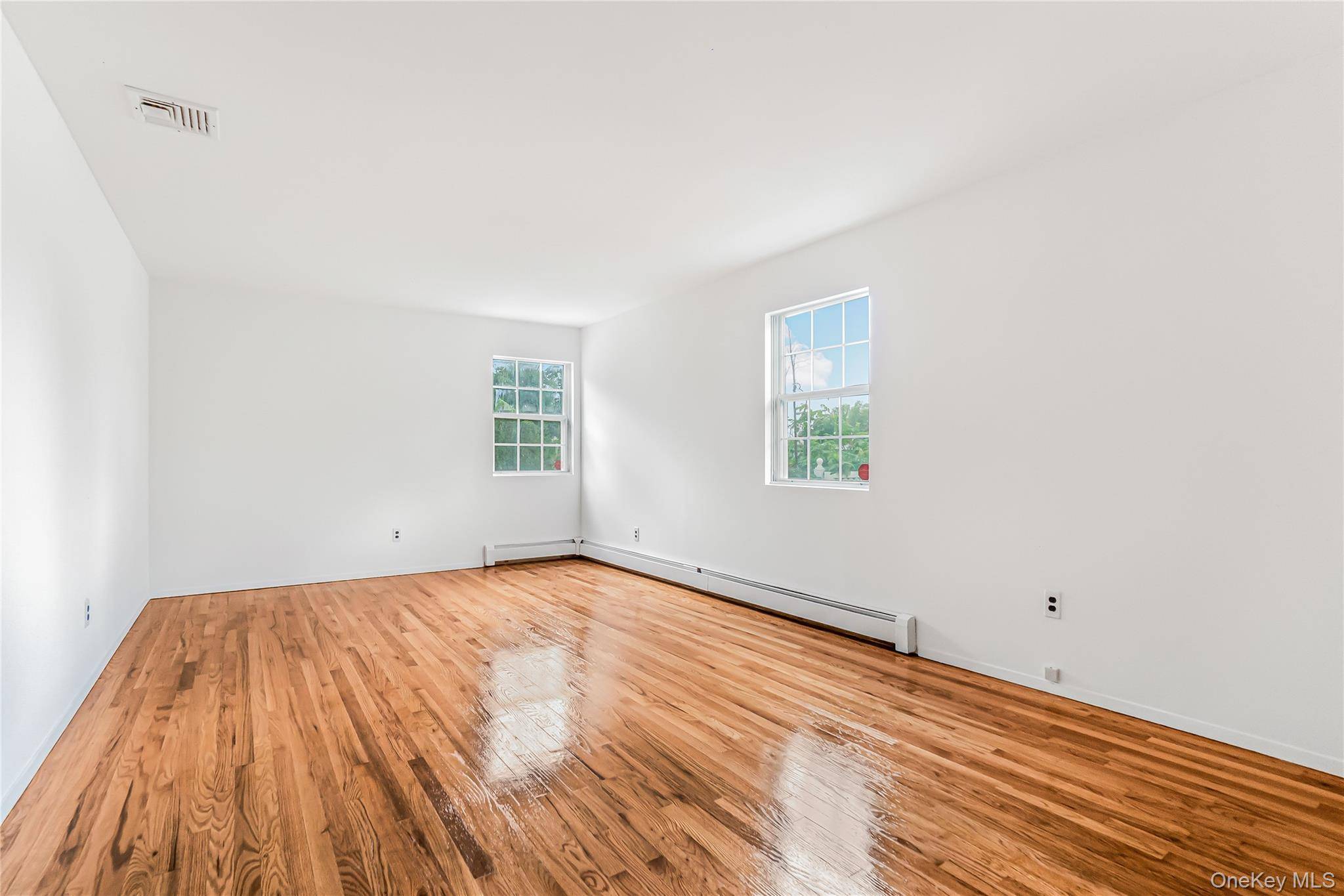 8 8th ST, New Hyde Park, NY 11040