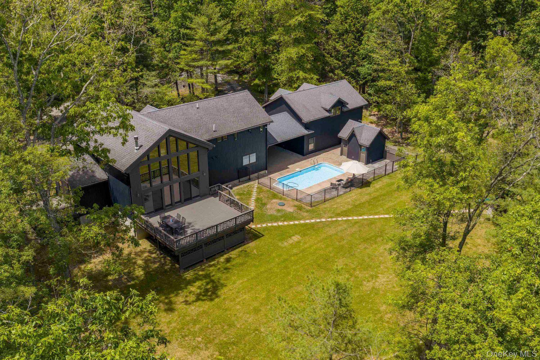 56 Lauren CT, Woodstock, NY 12401