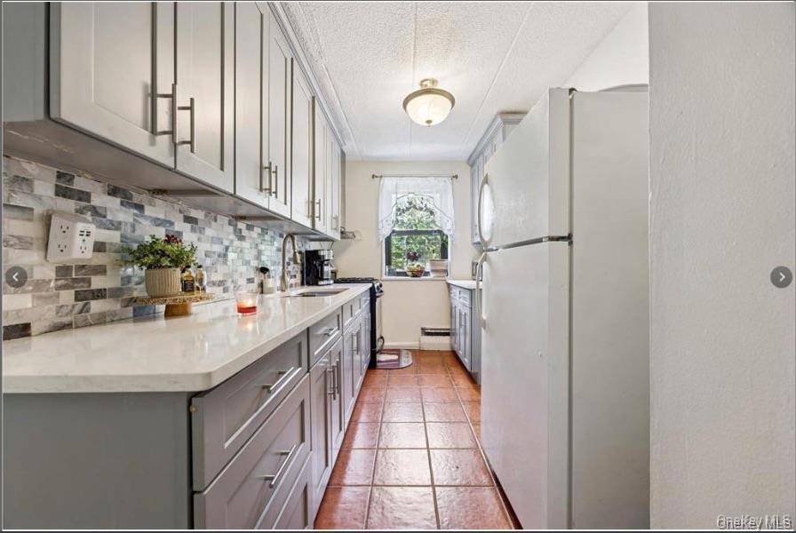 1085 Warburton AVE #120, Yonkers, NY 10701