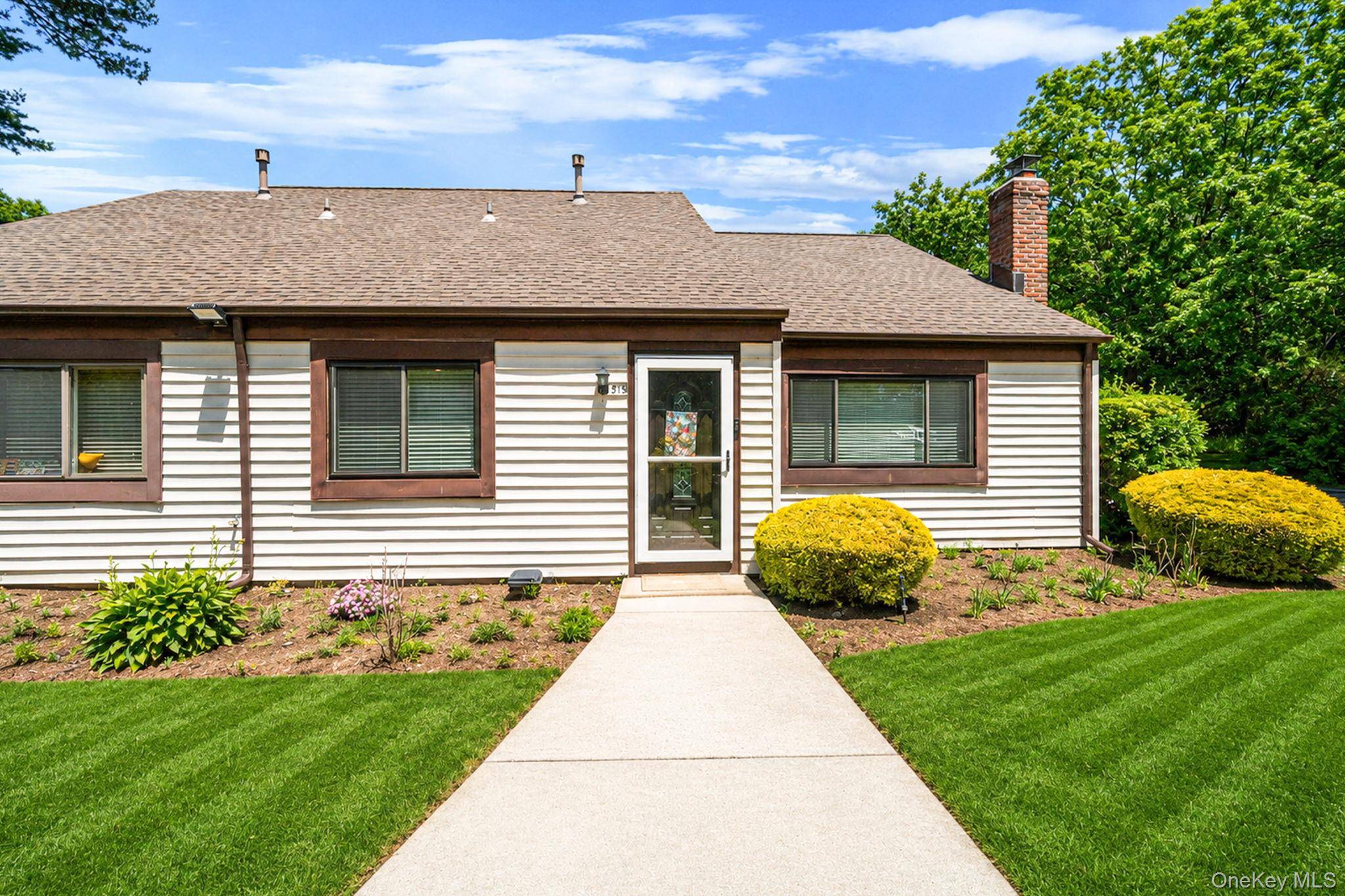 515 Picasso WAY #515, Middle Island, NY 11953