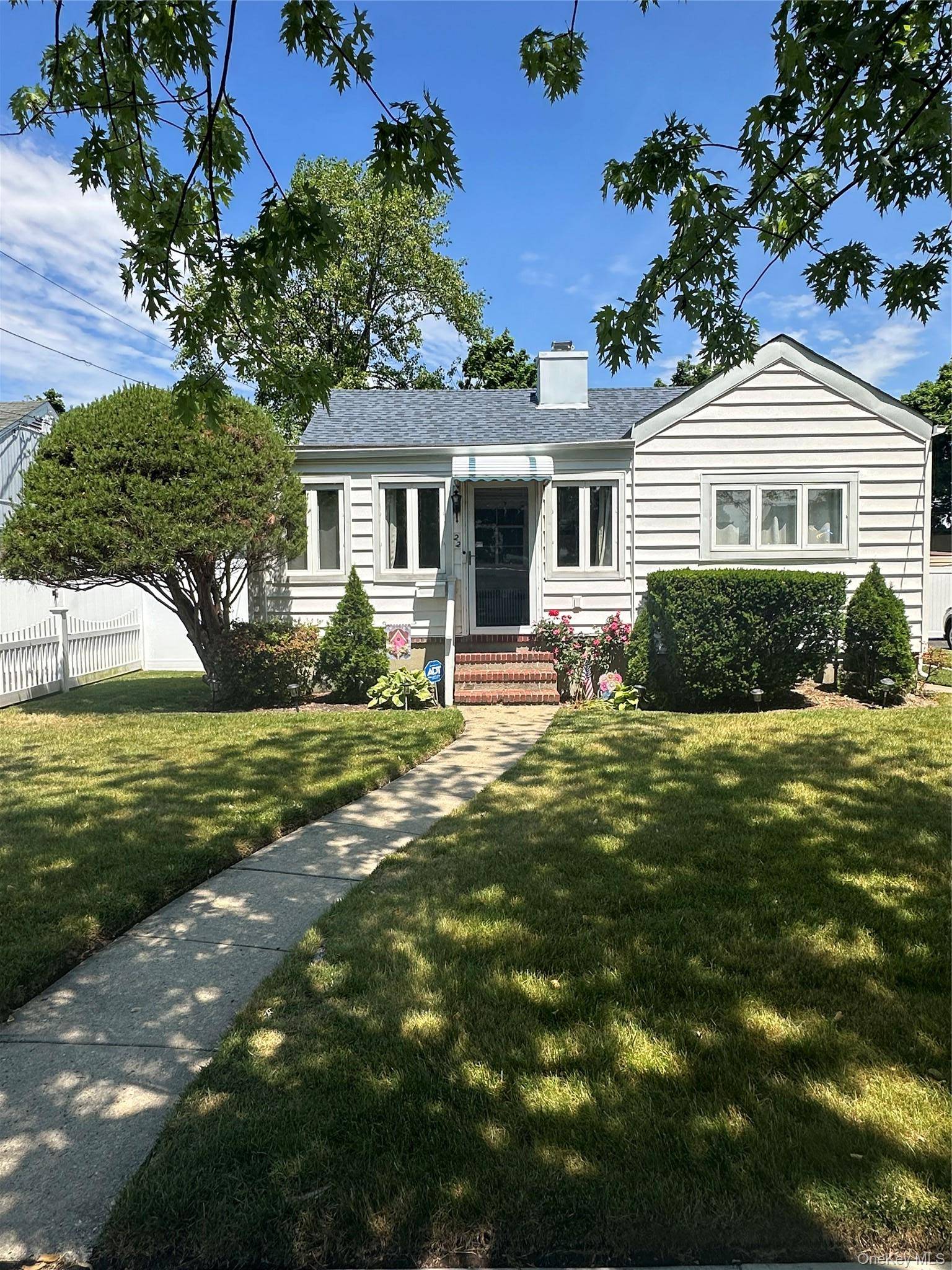 22 Alice ST, Merrick, NY 11566