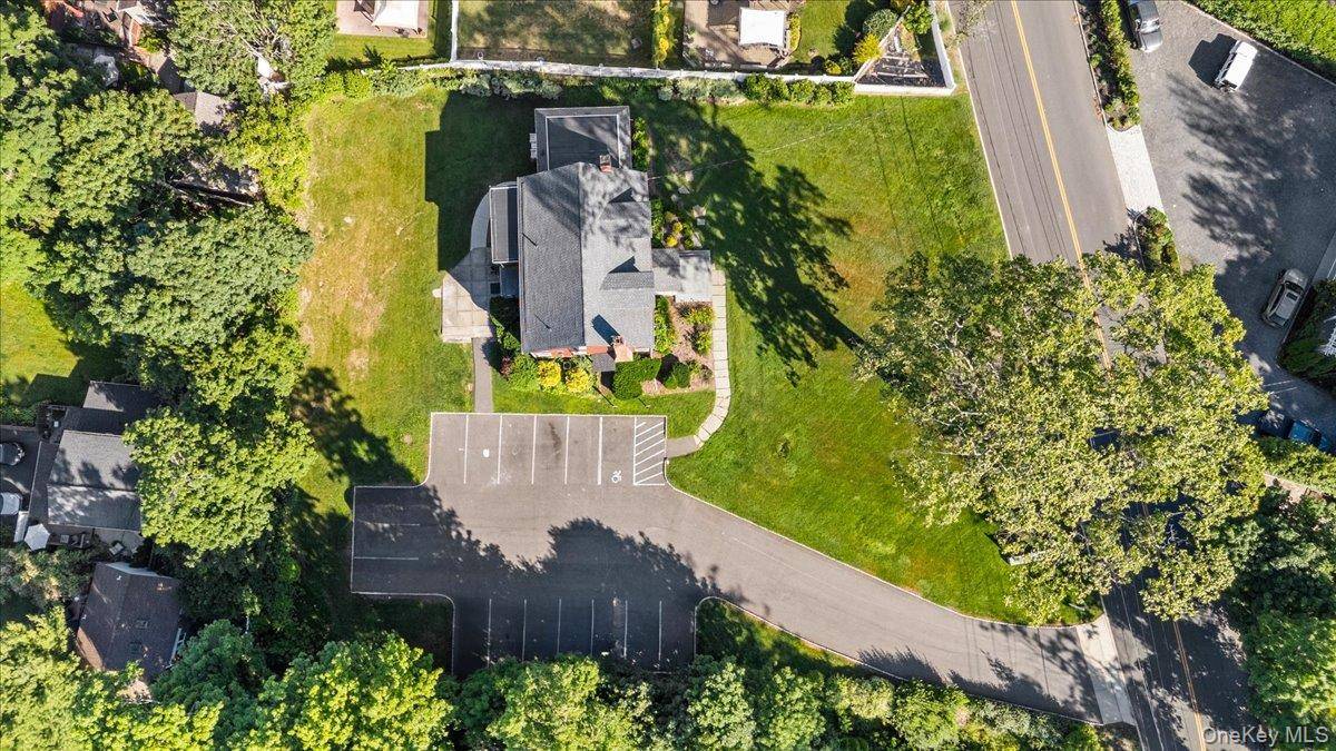 68 Nassau RD, Huntington, NY 11743