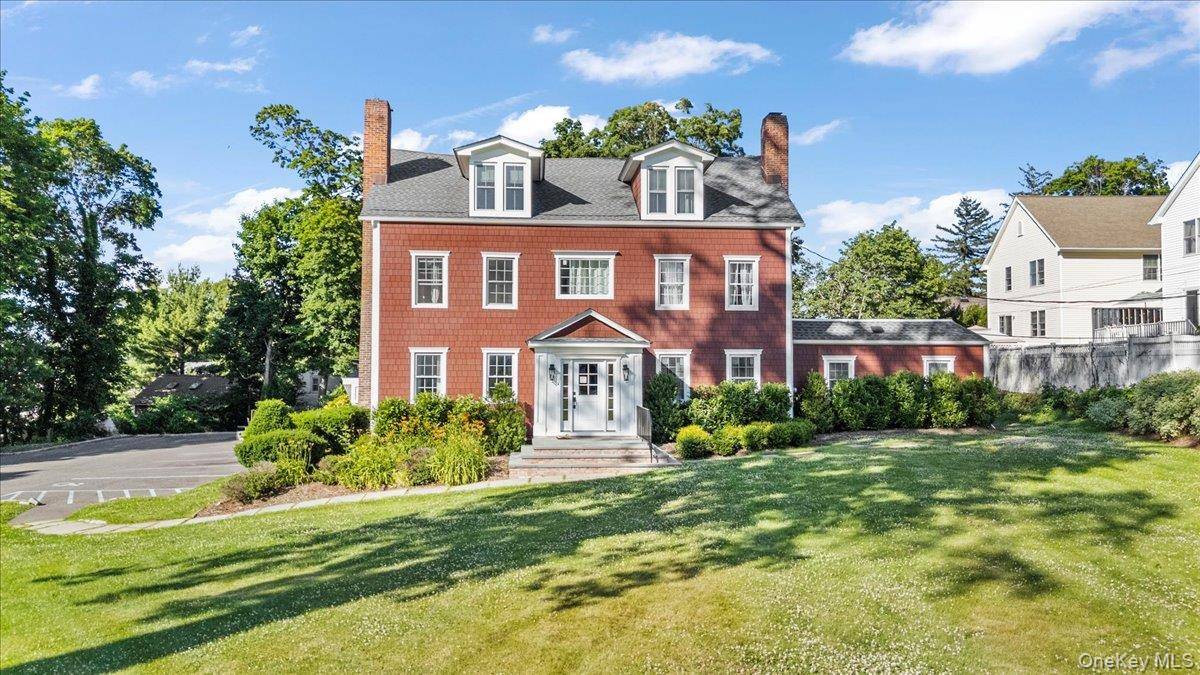 68 Nassau RD, Huntington, NY 11743