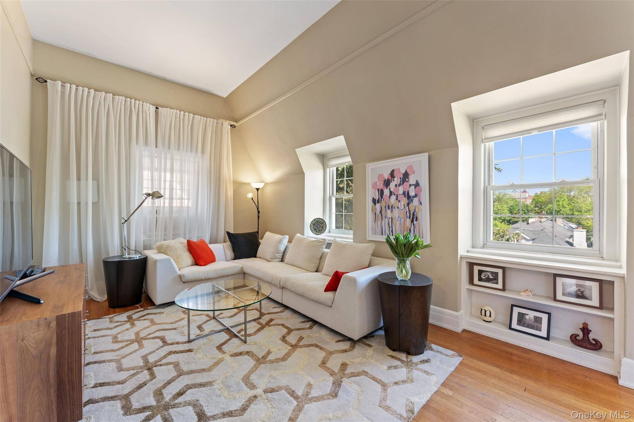 2 Alden PL #4D, Bronxville, NY 10708