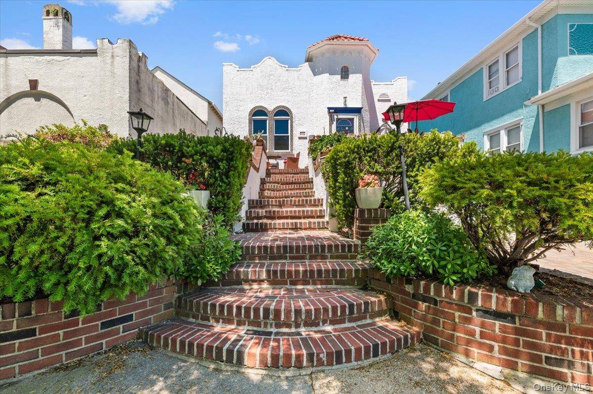 323 E Walnut ST, Long Beach, NY 11561