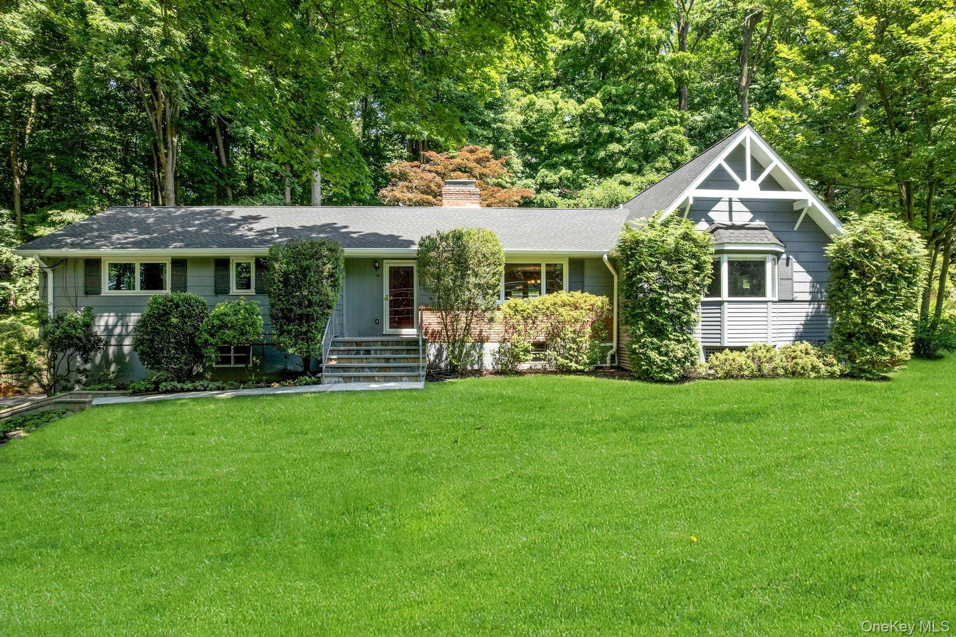15 Deerfield LN, Pleasantville, NY 10570