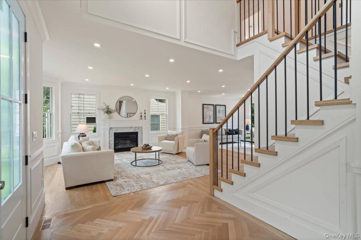 96 Shadyside AVE, Port Washington, NY 11050