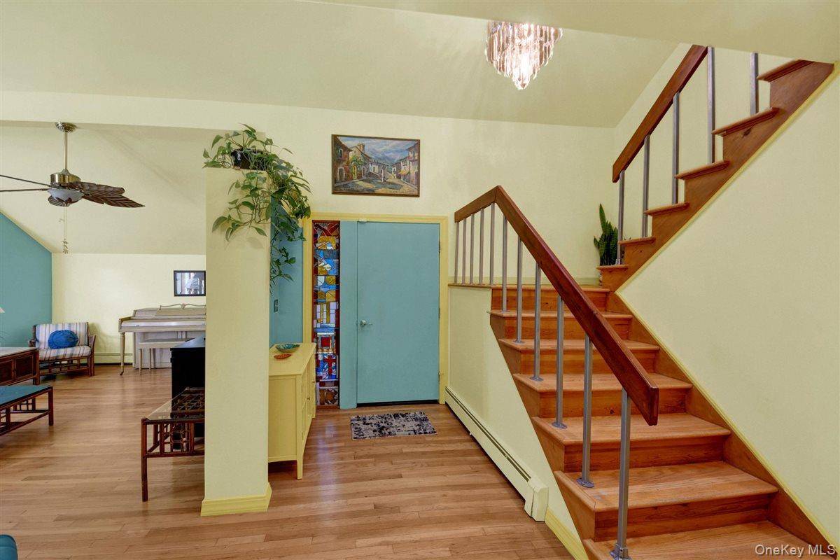 2 Victor LN, Mahopac, NY 10512