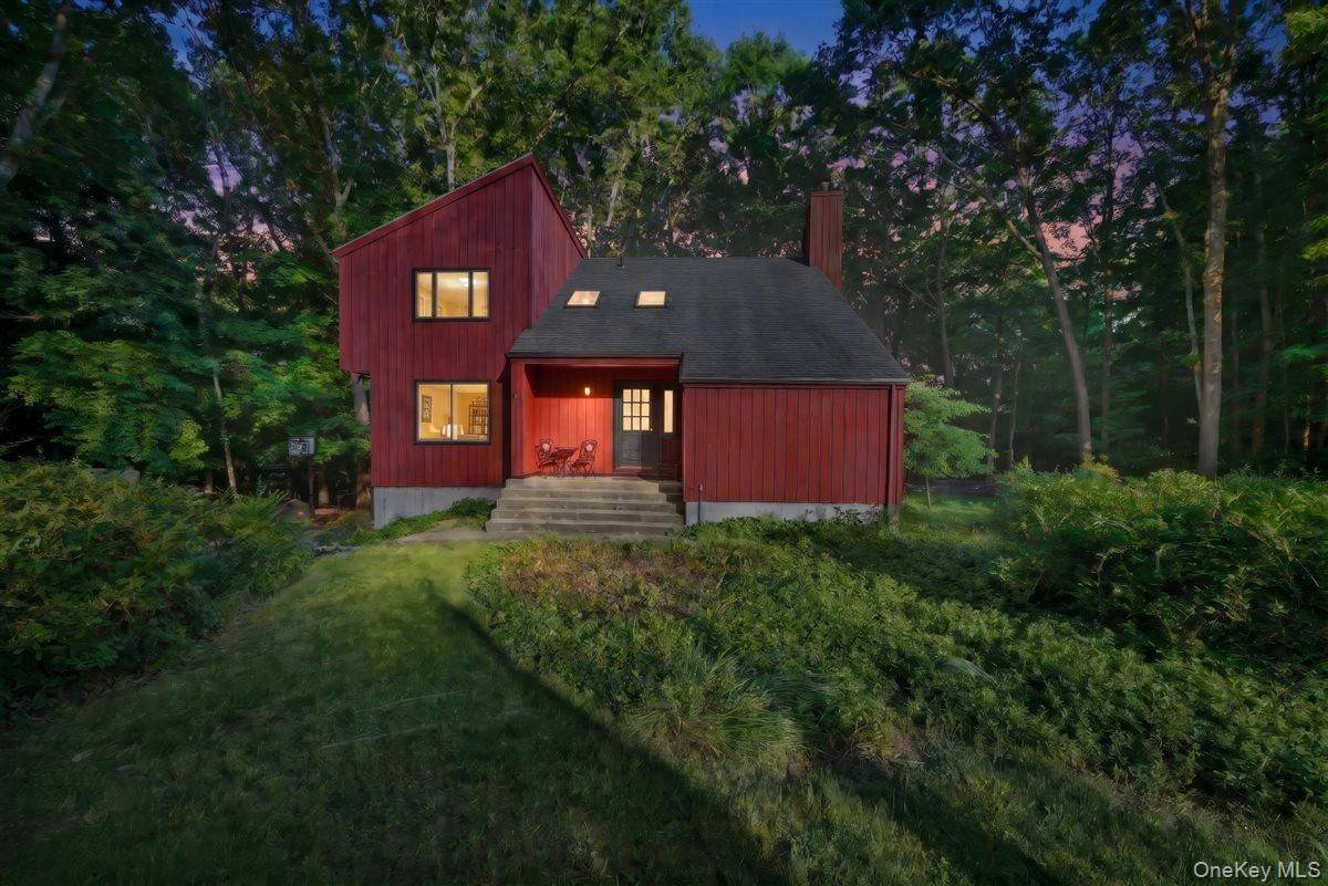 2 Victor LN, Mahopac, NY 10512