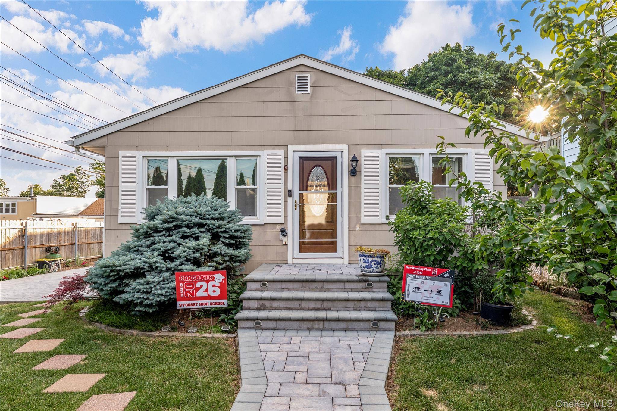 36 Richmond ST, Syosset, NY 11791