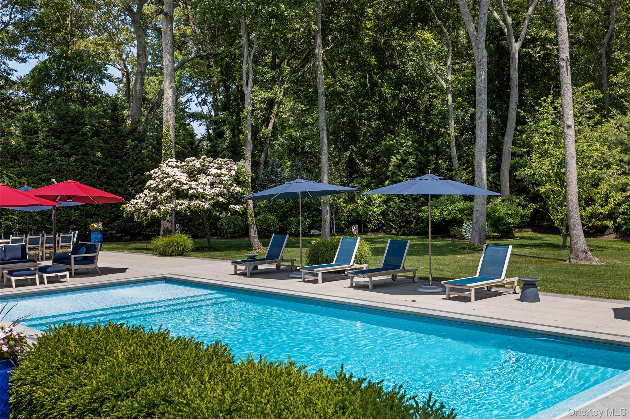 77 Mud RD, Setauket, NY 11733