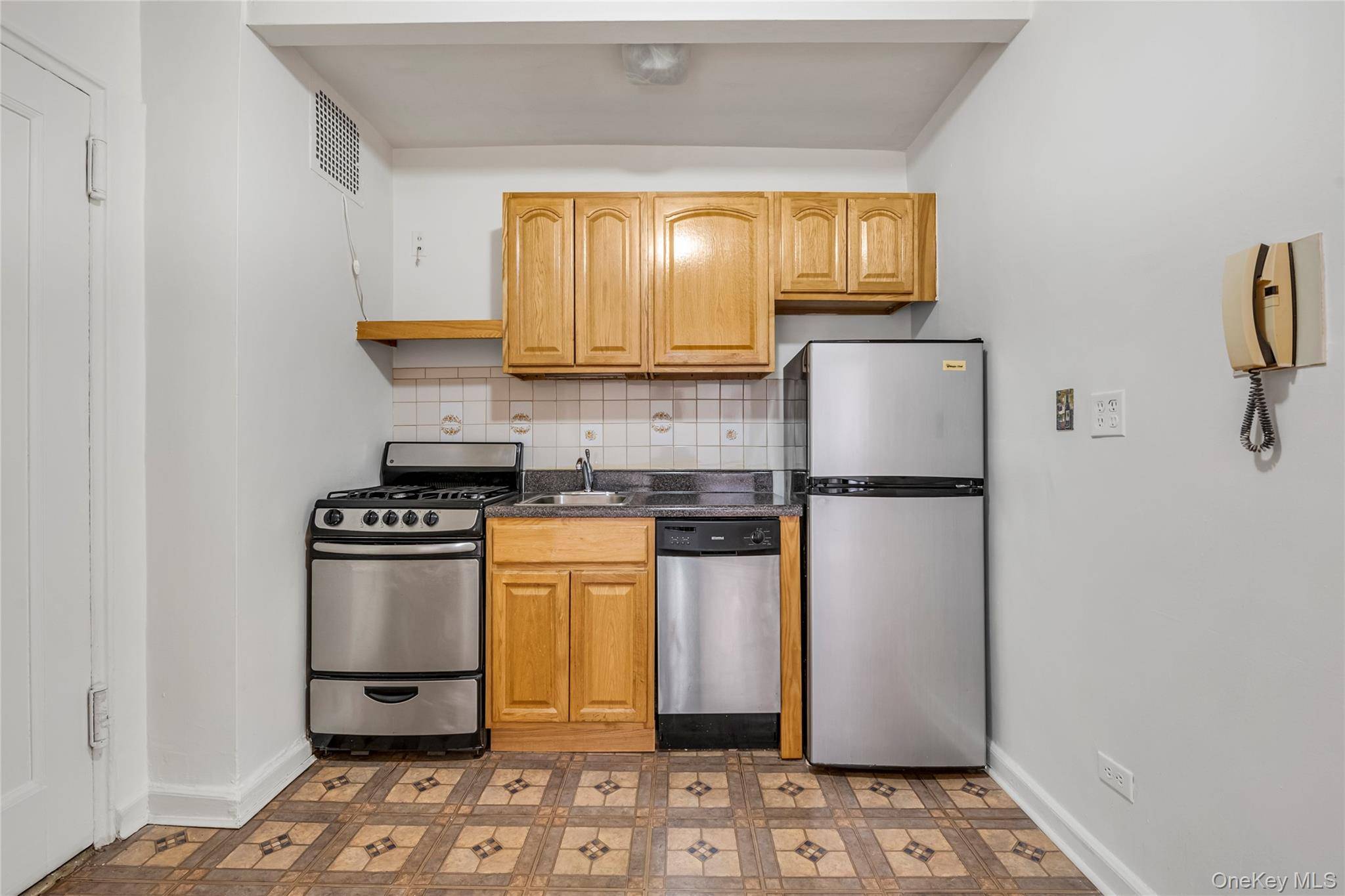 99-63 66 AVE #2B, Rego Park, NY 11374