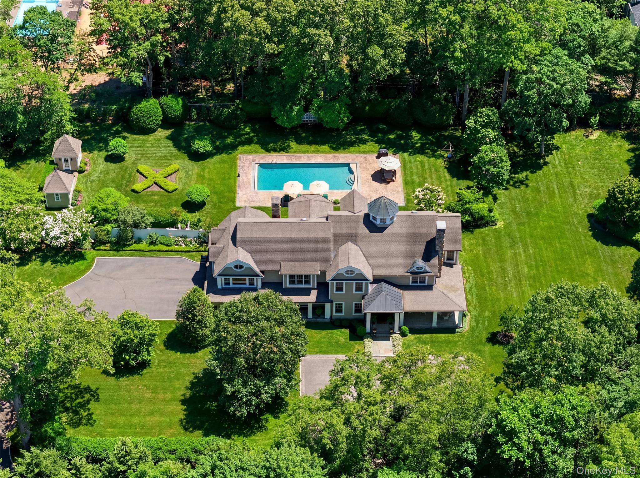 209 Brookville RD, Brookville, NY 11545
