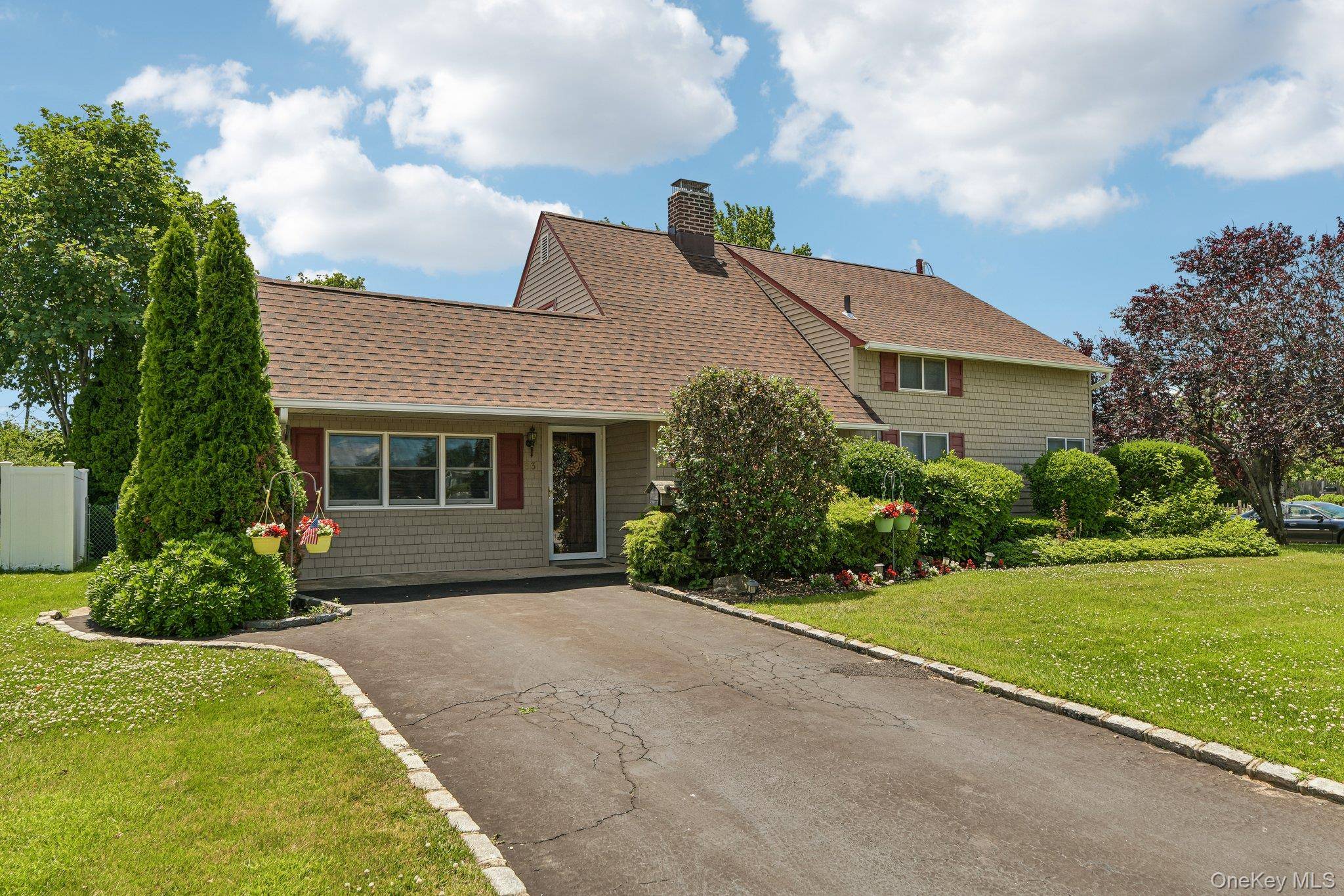 83 Coppersmith RD, Levittown, NY 11756