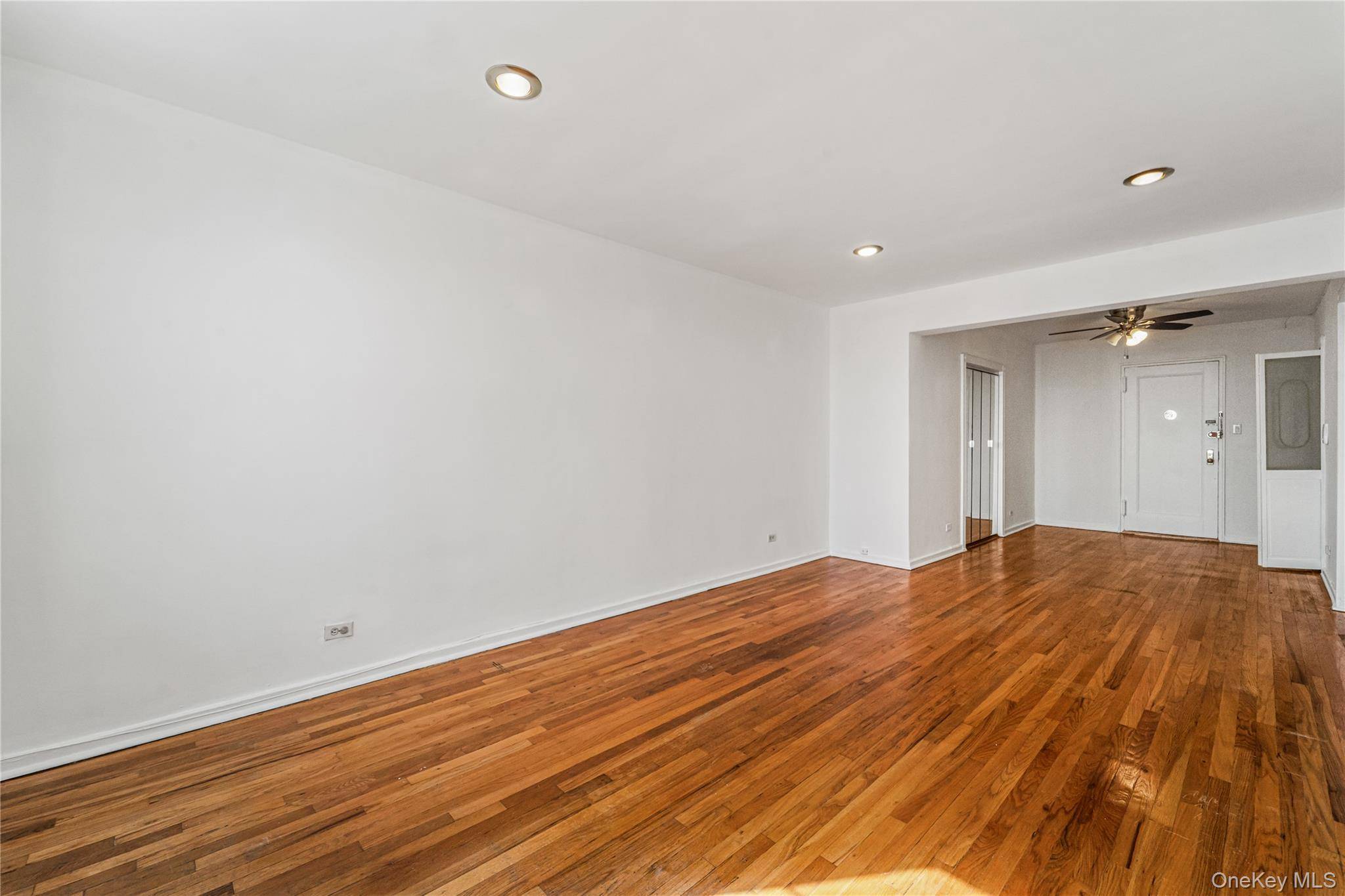 6393 Woodhaven BLVD #6F, Rego Park, NY 11374