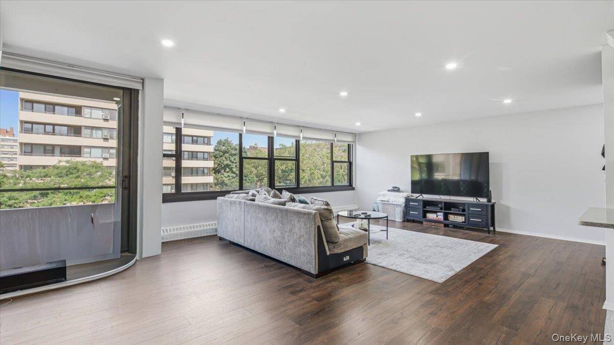 166-10 Powells Cove BLVD #6C, Whitestone, NY 11357