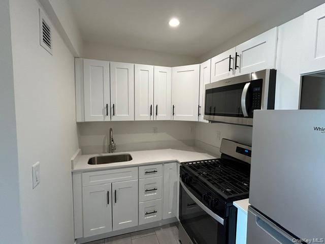 671 Bronx River RD #6G, Yonkers, NY 10704