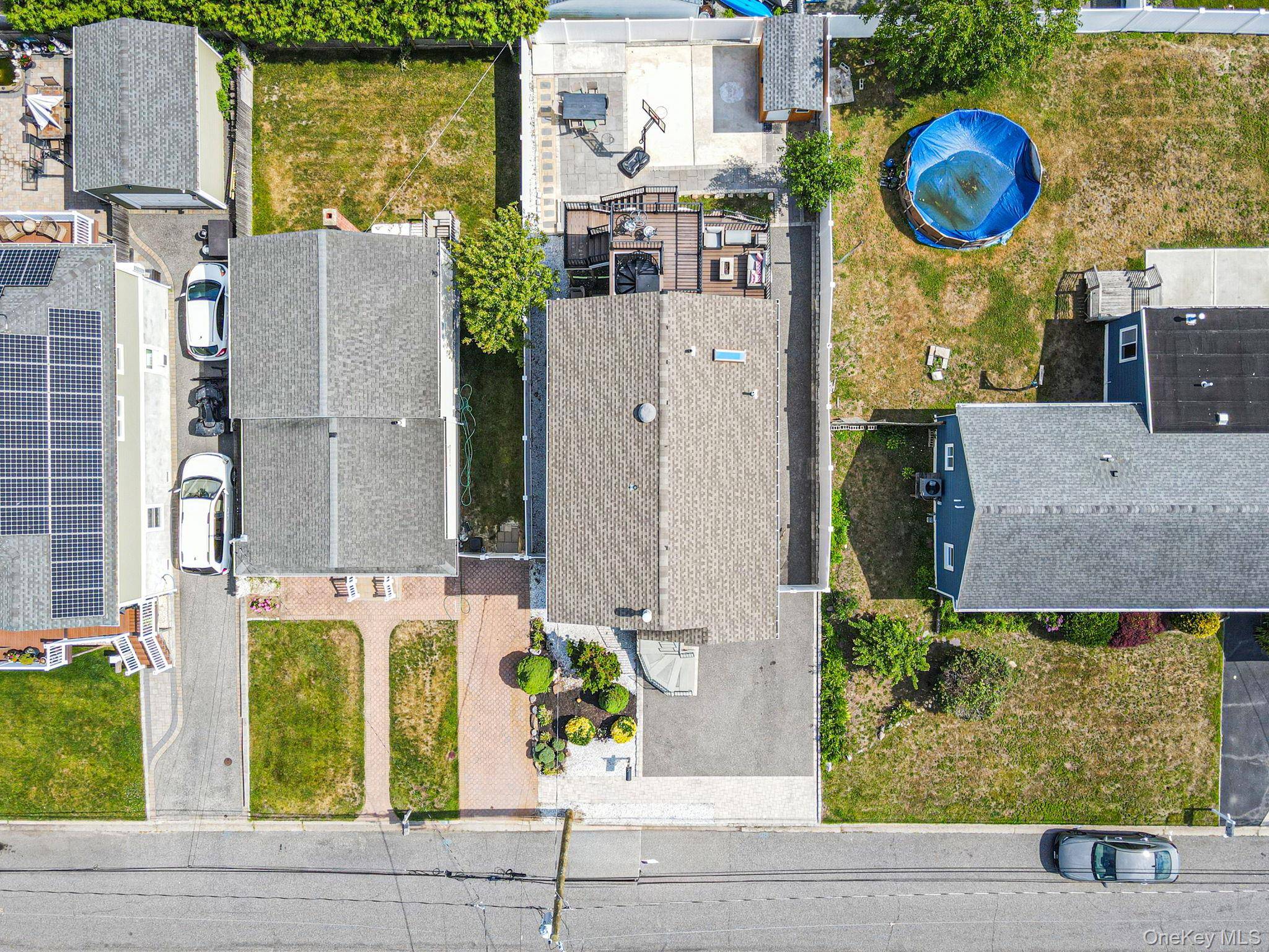 25 E Seacrest AVE, Lindenhurst, NY 11757