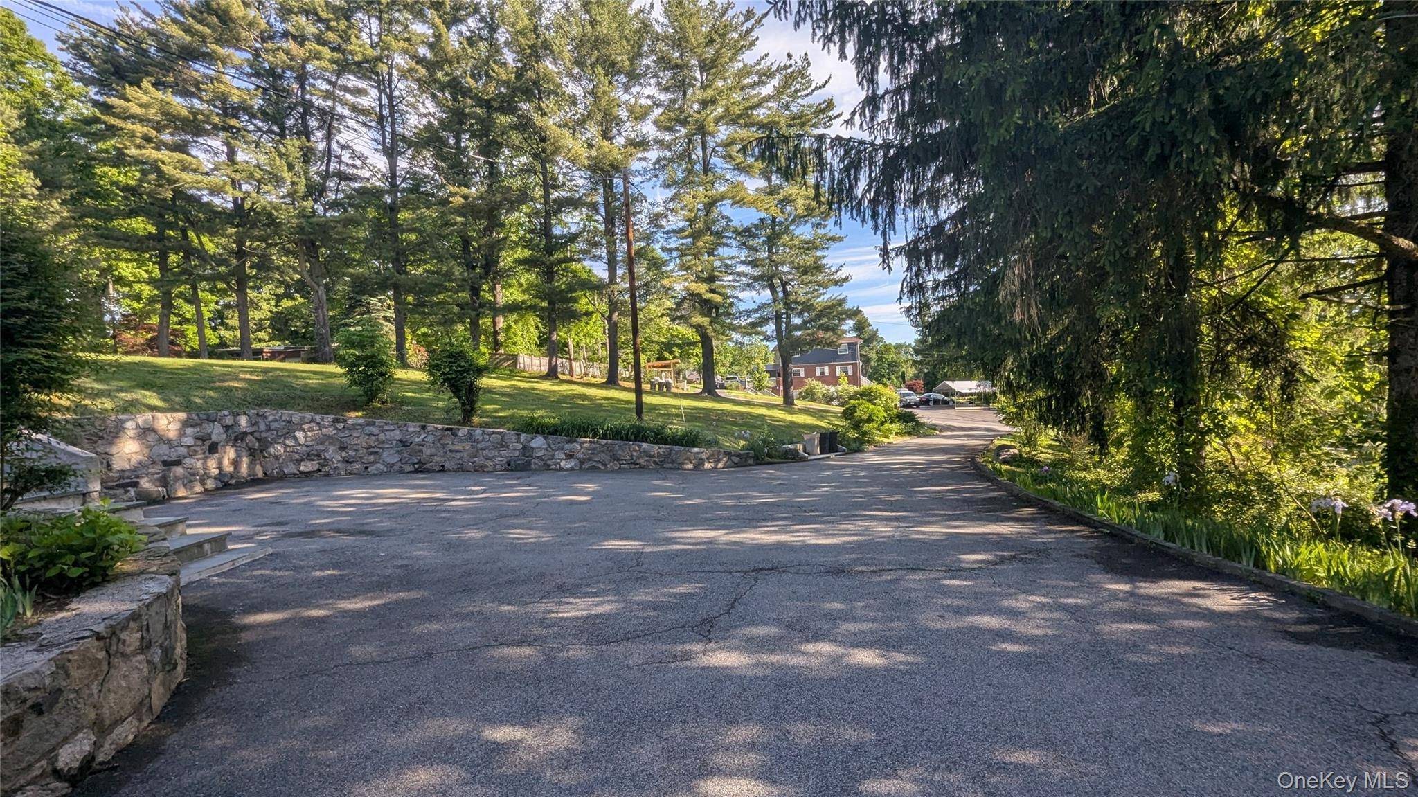 11 Dyckman DR, Mohegan Lake, NY 10547