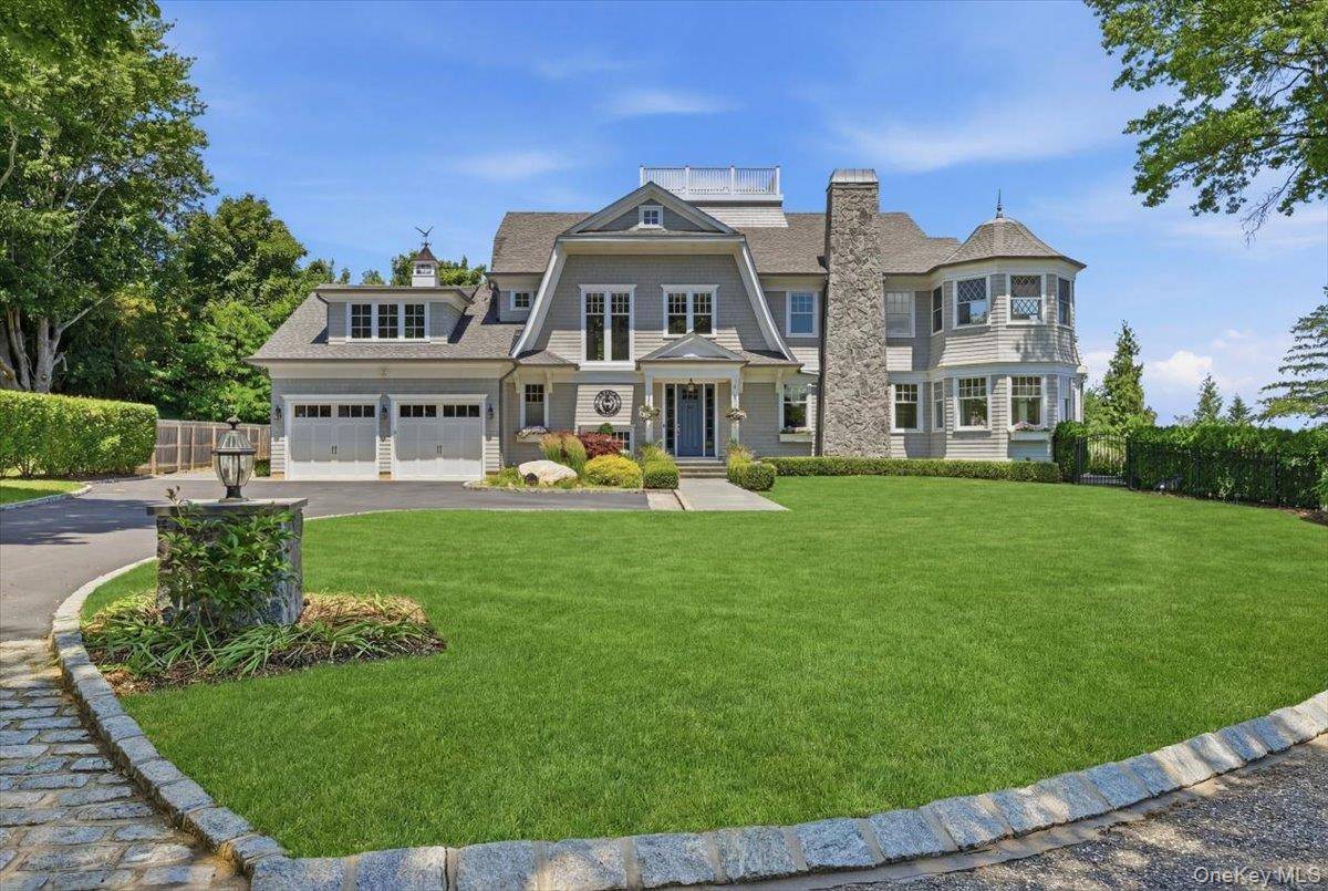 7 Preston LN, East Setauket, NY 11733