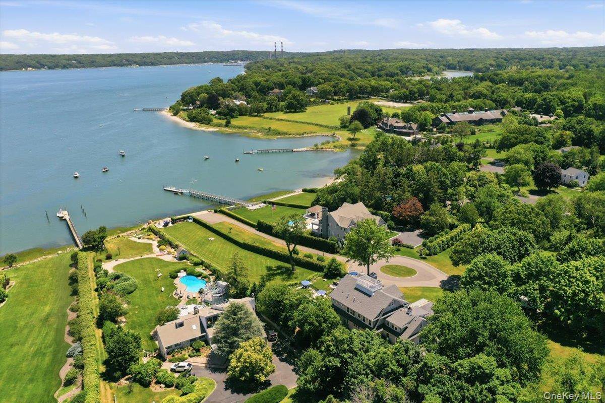 7 Preston LN, East Setauket, NY 11733