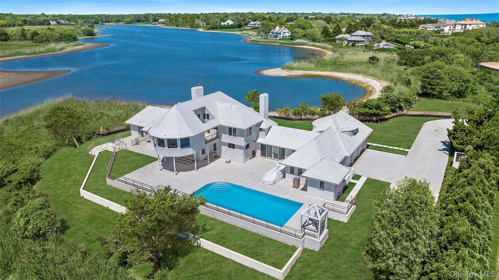 64 W End RD, East Hampton, NY 11937