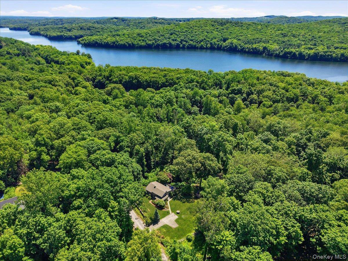 235 Boone RD, Yorktown Heights, NY 10598