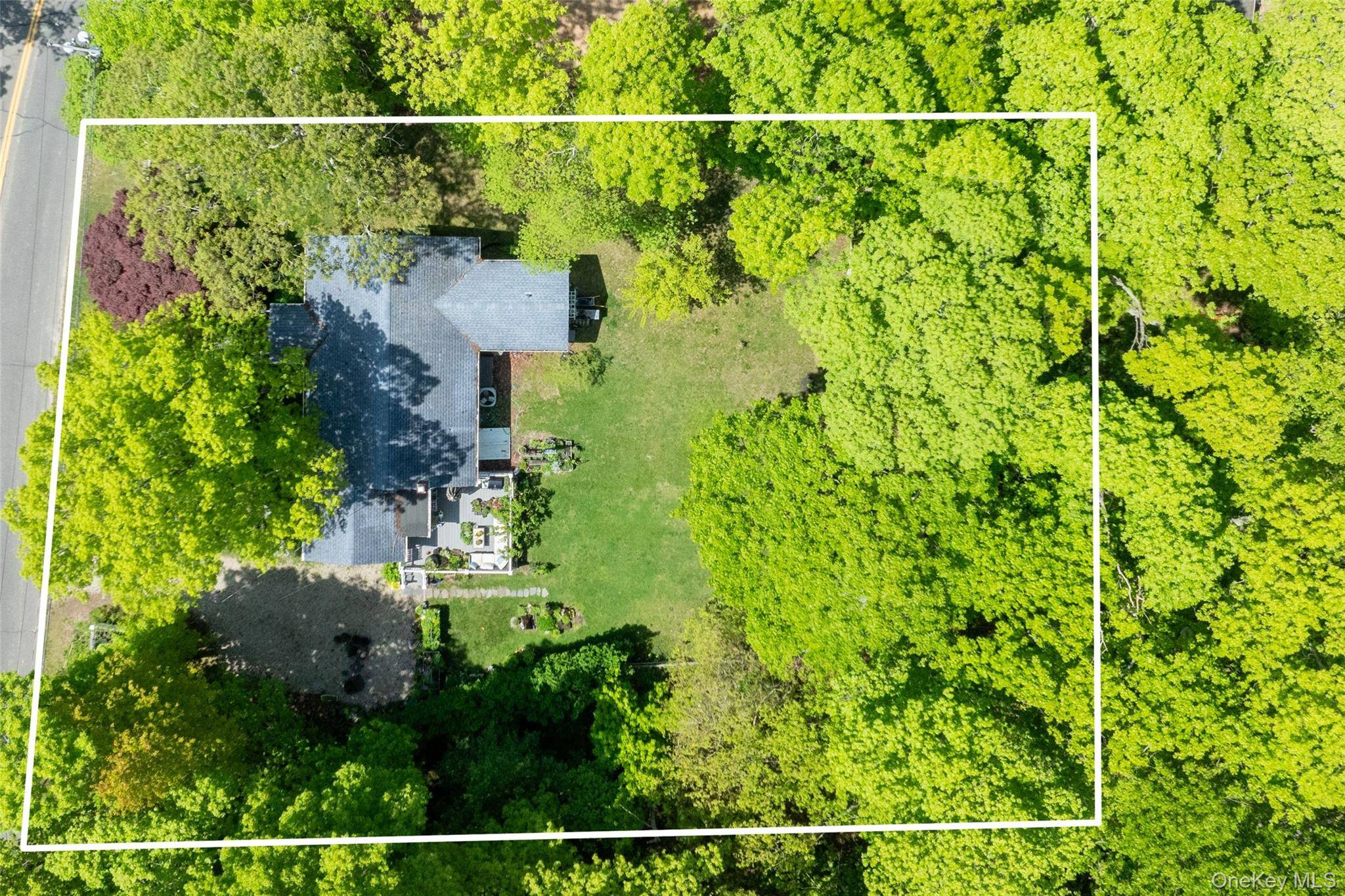 16 Bowditch RD, Shelter Island, NY 11964
