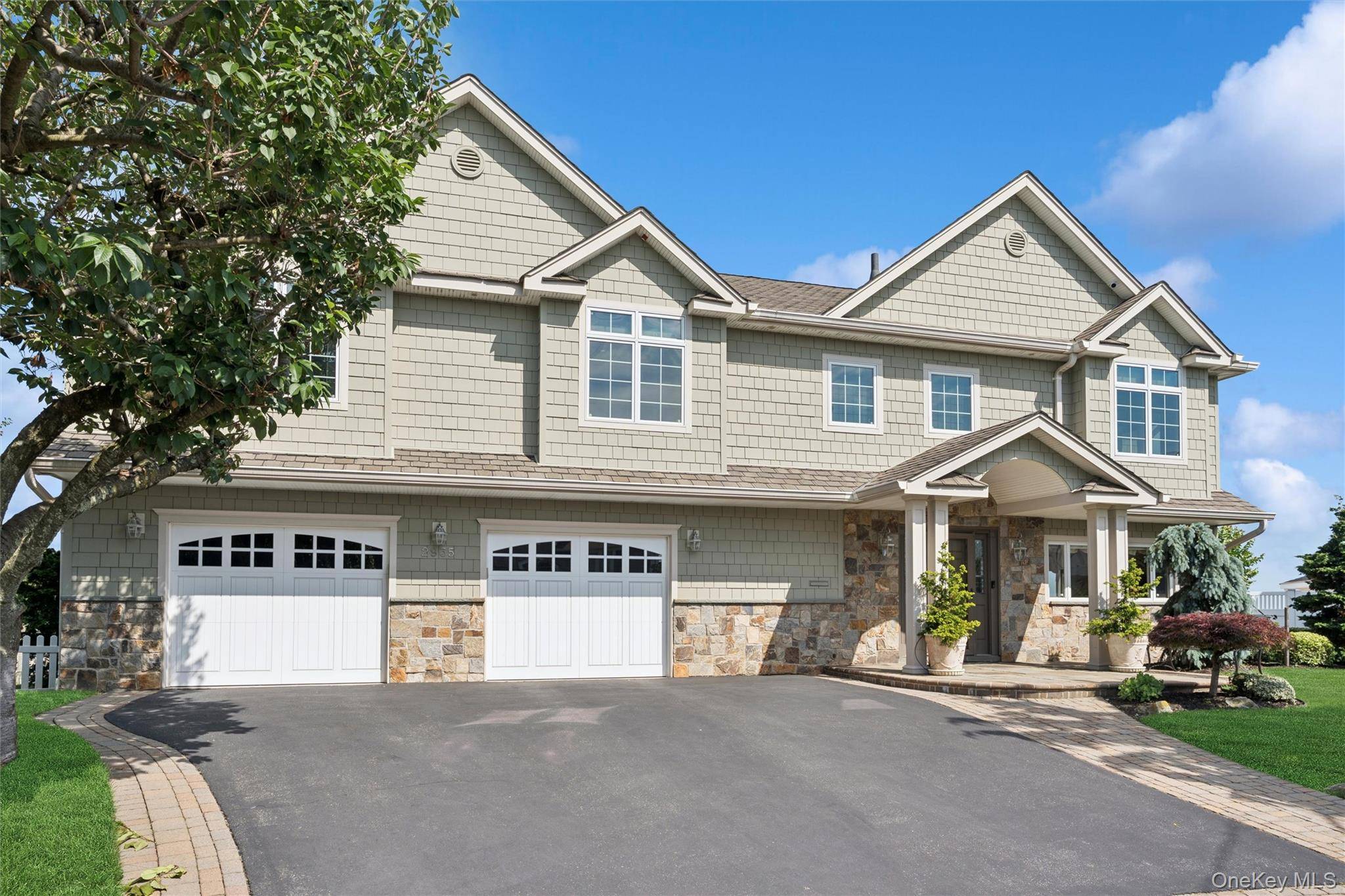 2935 Bay DR, Merrick, NY 11566