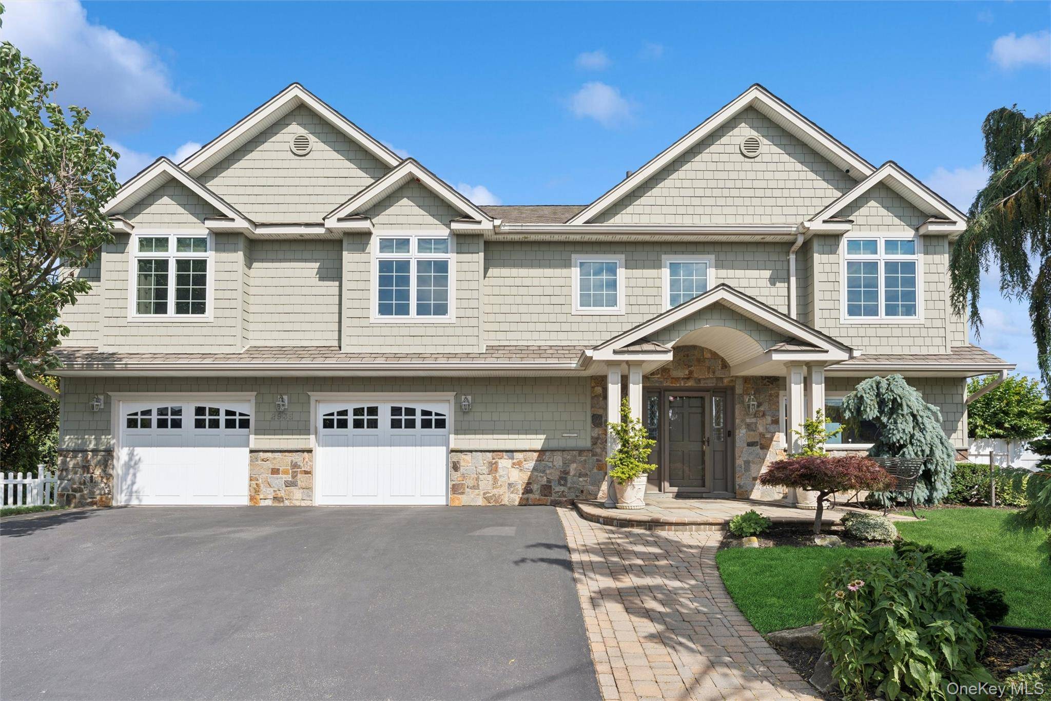 2935 Bay DR, Merrick, NY 11566
