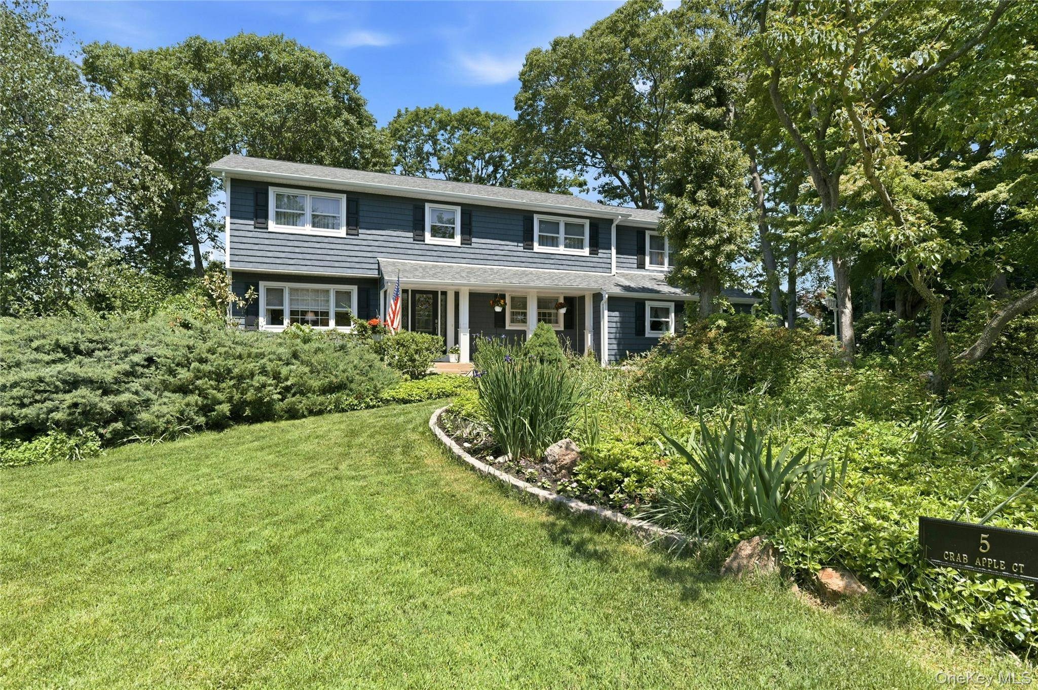 5 Crabapple CT, Mount Sinai, NY 11766