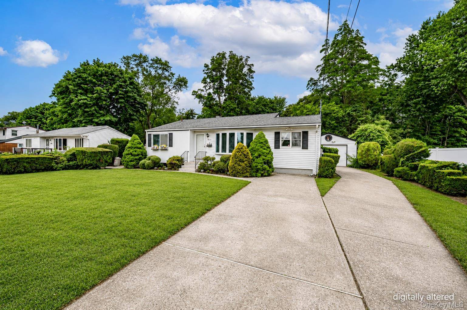 1614 N Gardiner DR, Bay Shore, NY 11706